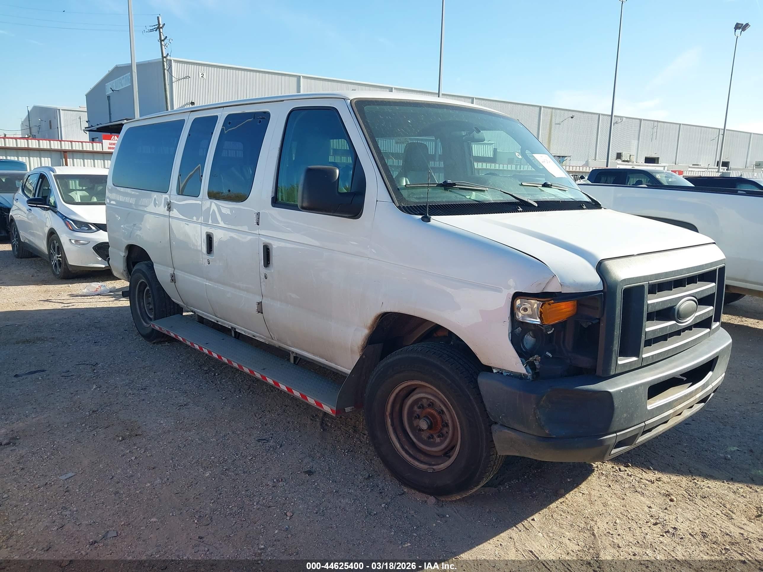 2014 Ford Econoline Cargo Commercial, VIN 1FTNE2EW1EDA72406 — Front end