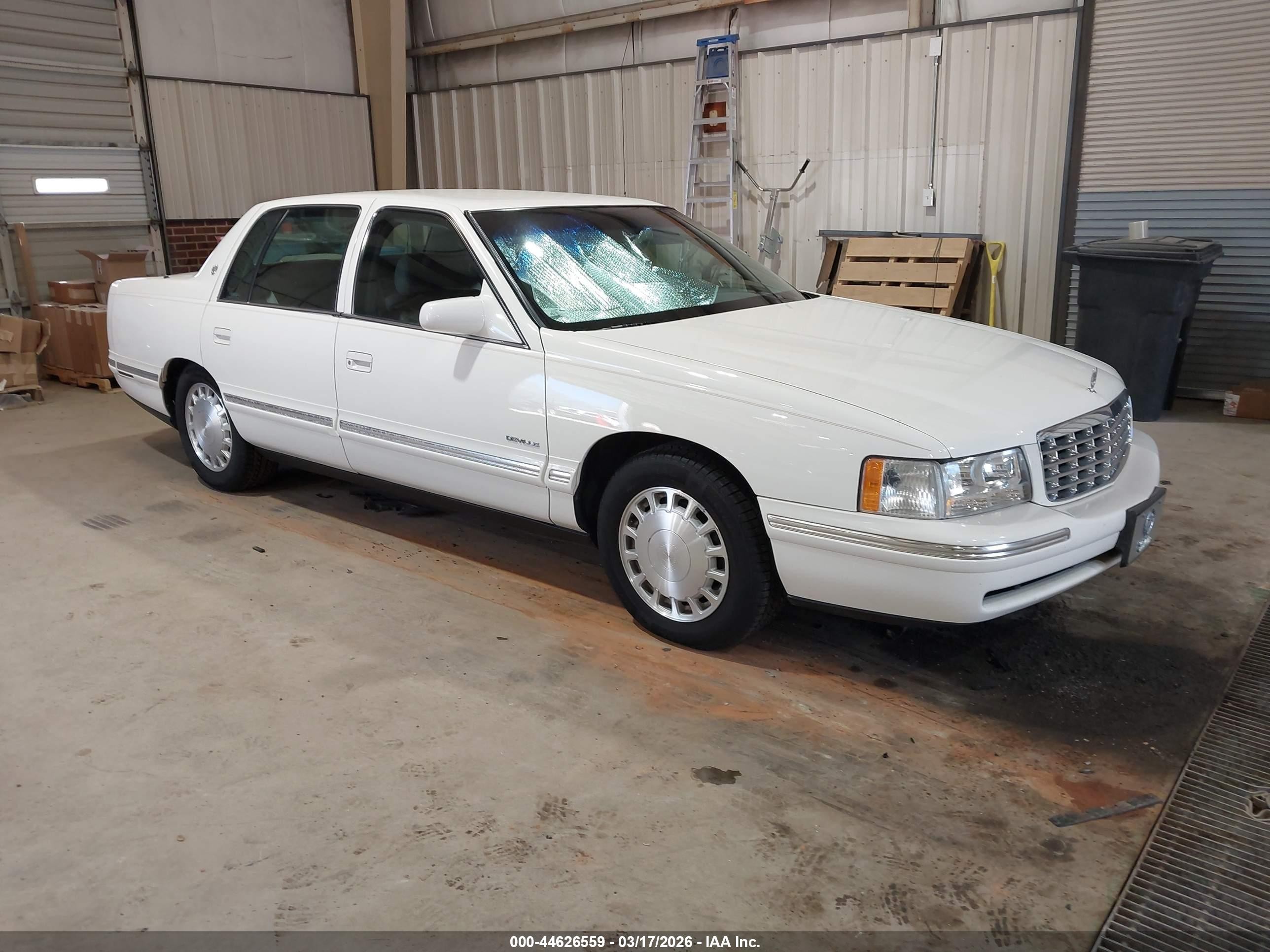1998 Cadillac DeVille, VIN 1G6KD54Y7WU706106 — Normal wear