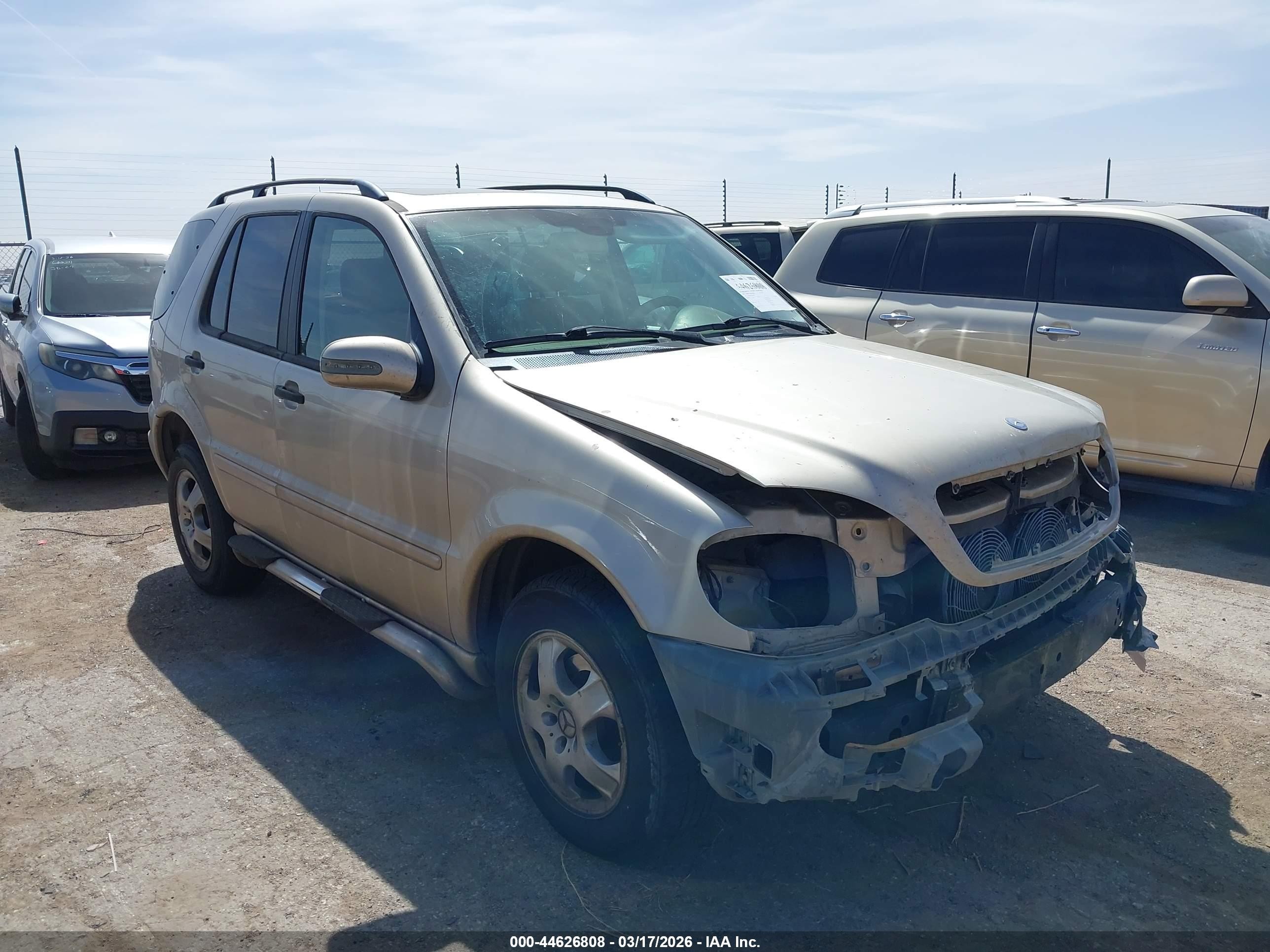 2005 Mercedes-Benz M 350, VIN 4JGAB57E65A546828 — Front end