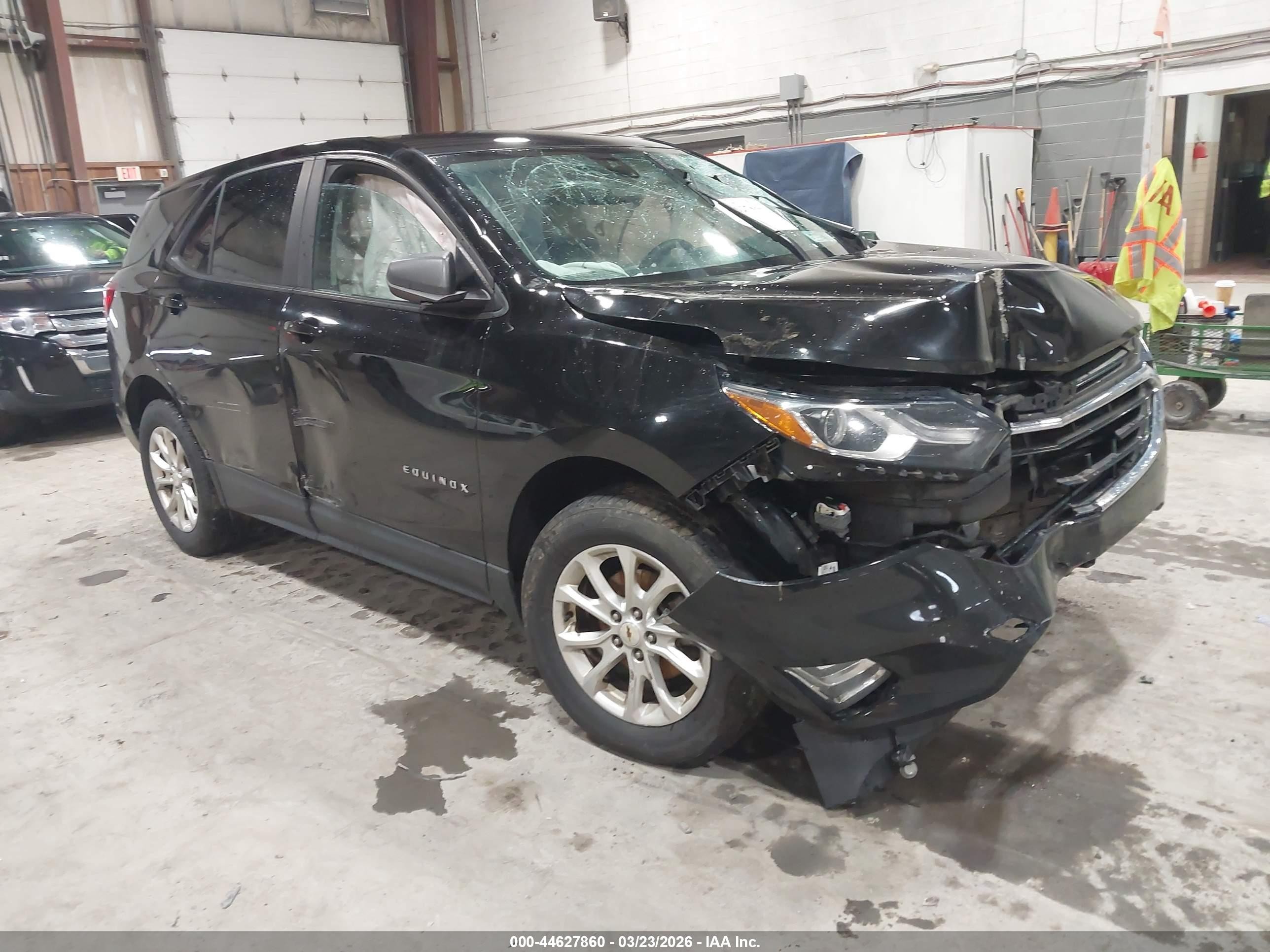 2020 Chevrolet Equinox LS, VIN 2GNAXSEV6L6233139 — Front end
