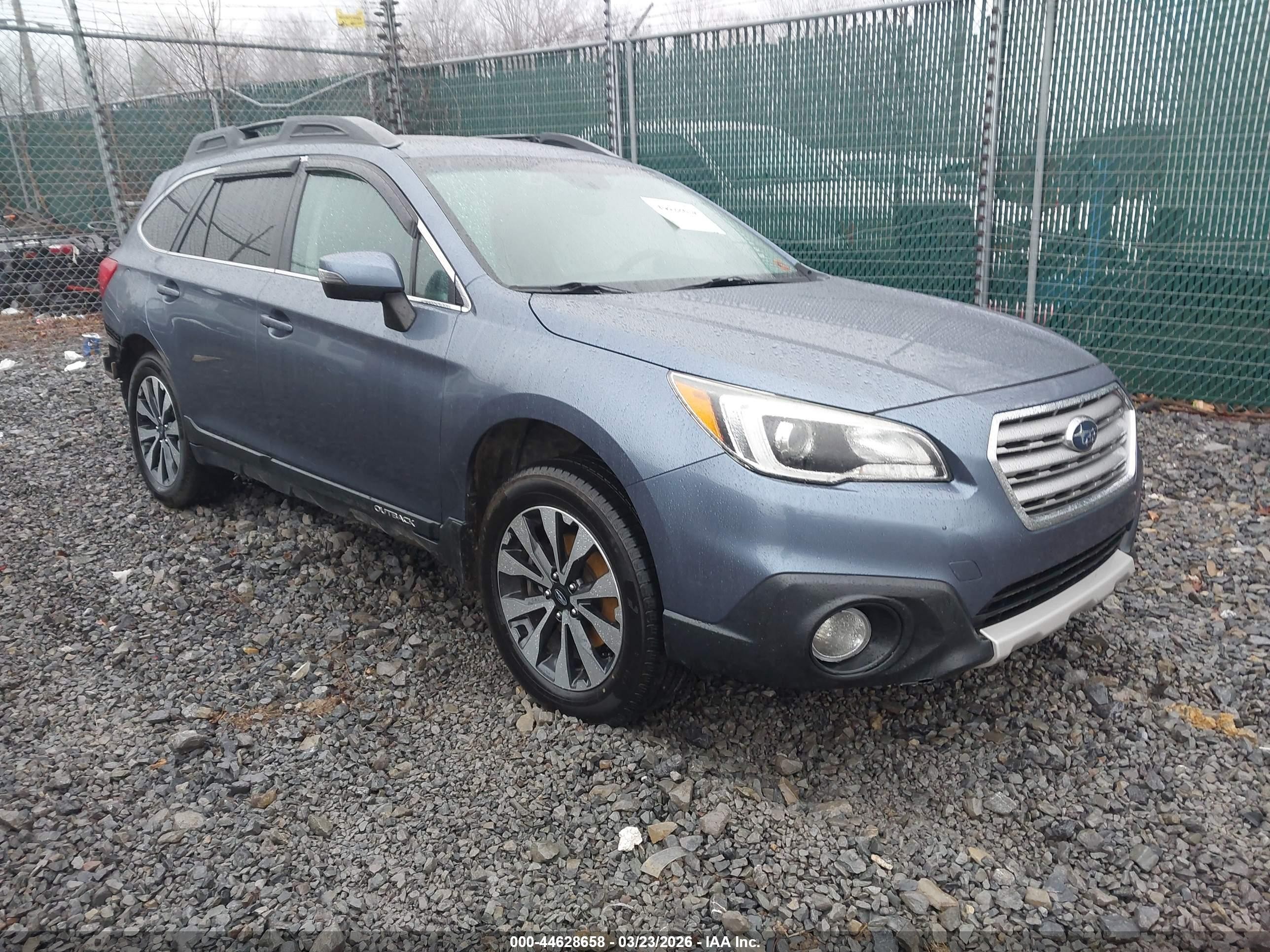 2016 Subaru Outback Limited, VIN 4S4BSBNCXG3214385 — Rear end