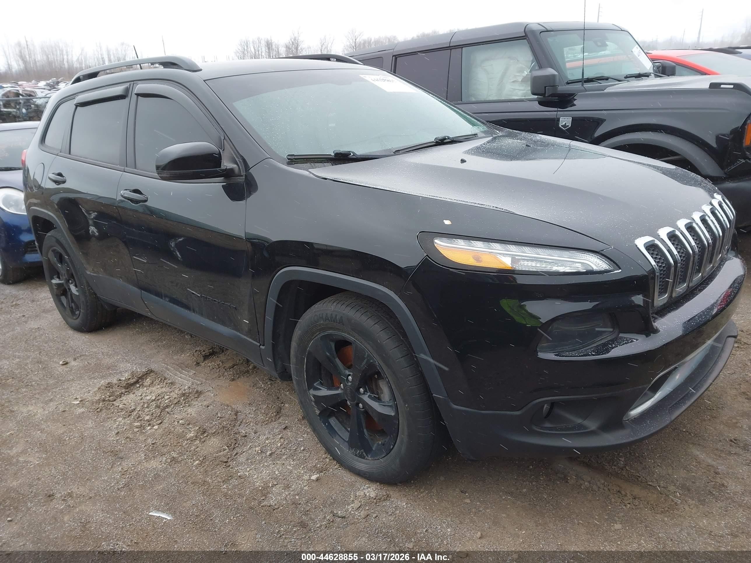 2017 Jeep Cherokee High Altitude, VIN 1C4PJMDS3HW608344 — Normal wear