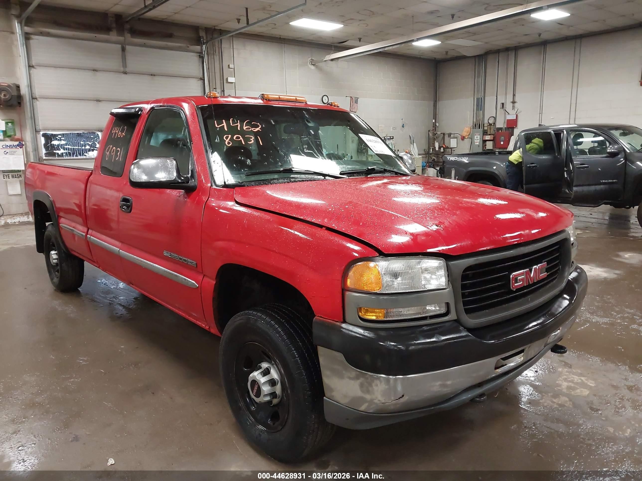 2002 GMC Sierra 2500HD SLE, VIN 1GTHK29U92E281641 — Normal wear