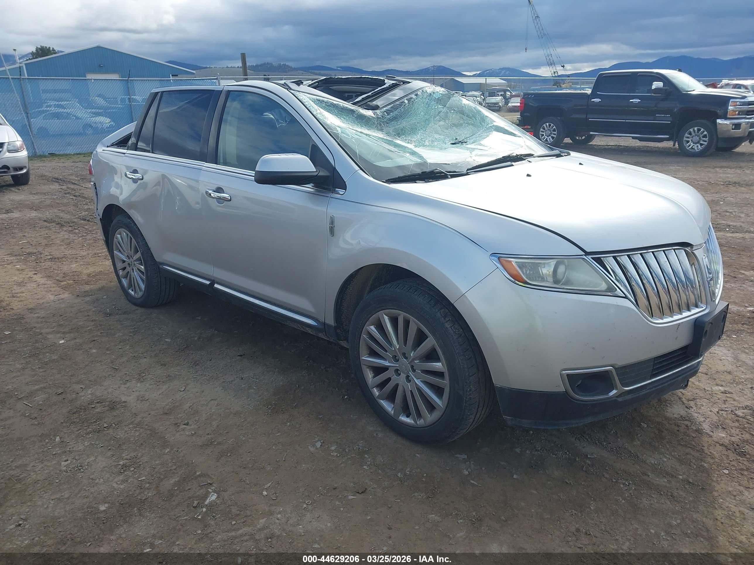 2011 Lincoln MKX, VIN 2LMDJ8JK7BBJ28217 — Roof