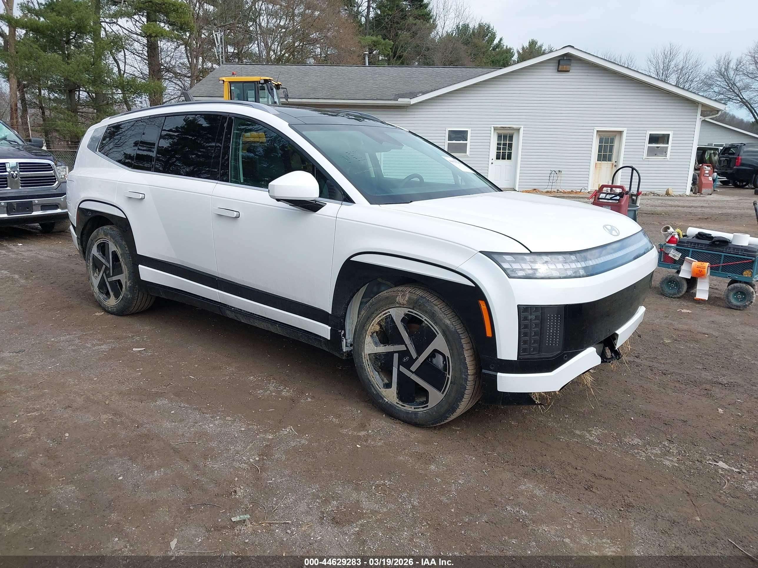 2026 Hyundai IONIQ 9, VIN 7YAMWFS5XTY001764 — Front end