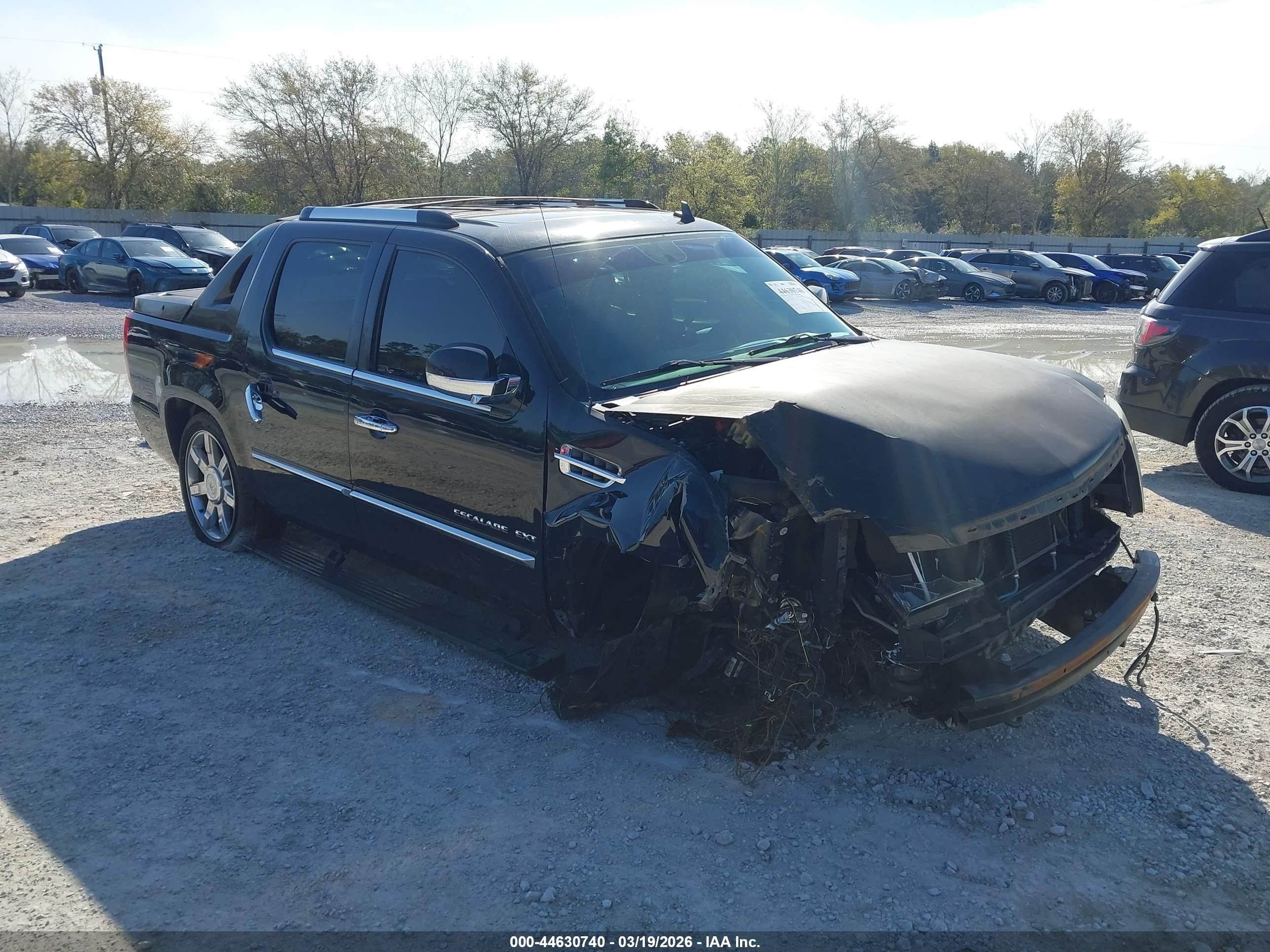 2012 Cadillac Escalade EXT Premium, VIN 3GYT4NEF2CG117858 — Перед