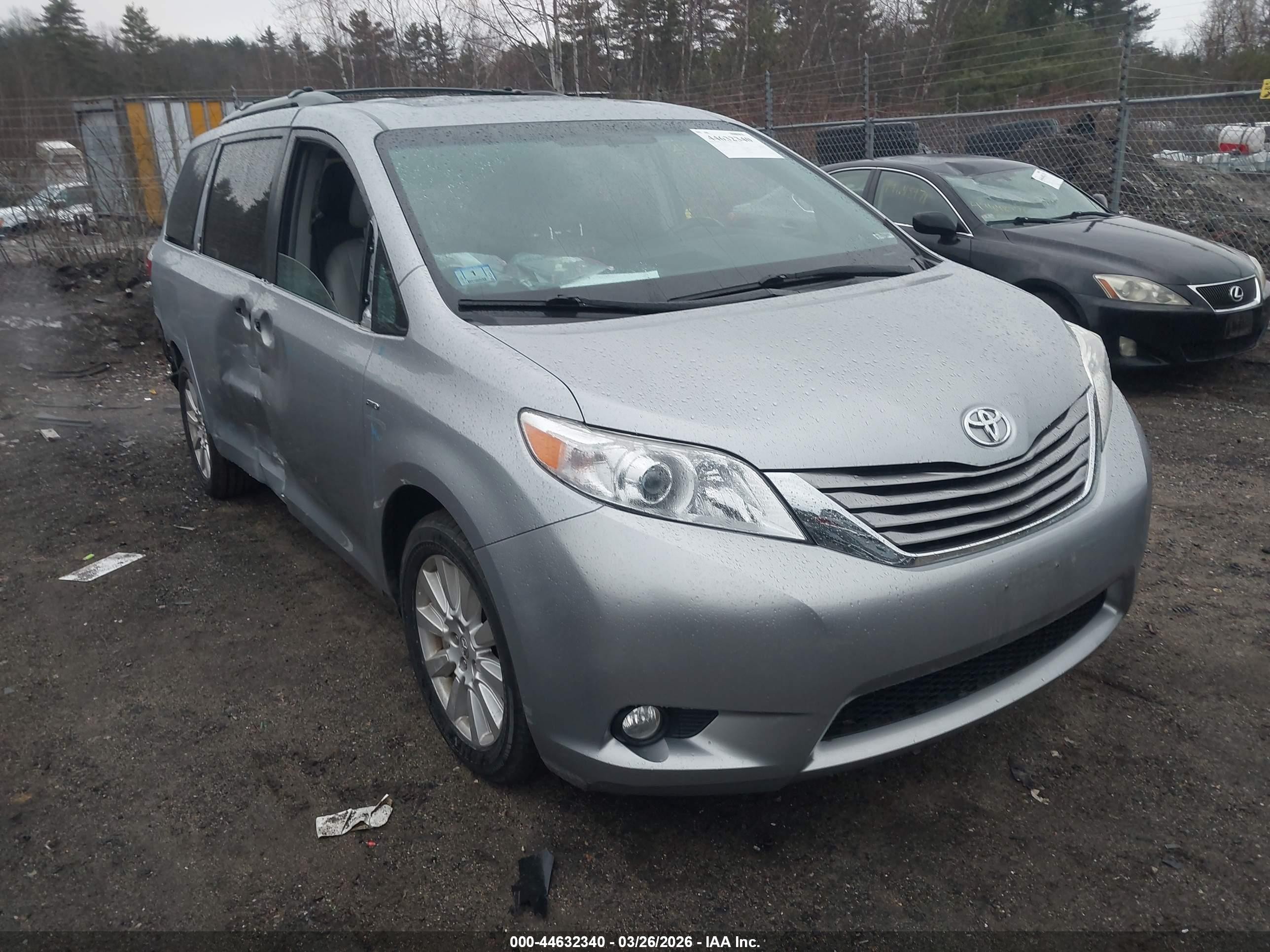 2017 Toyota Sienna Limited Premium, VIN 5TDDZ3DC3HS156250 — Side