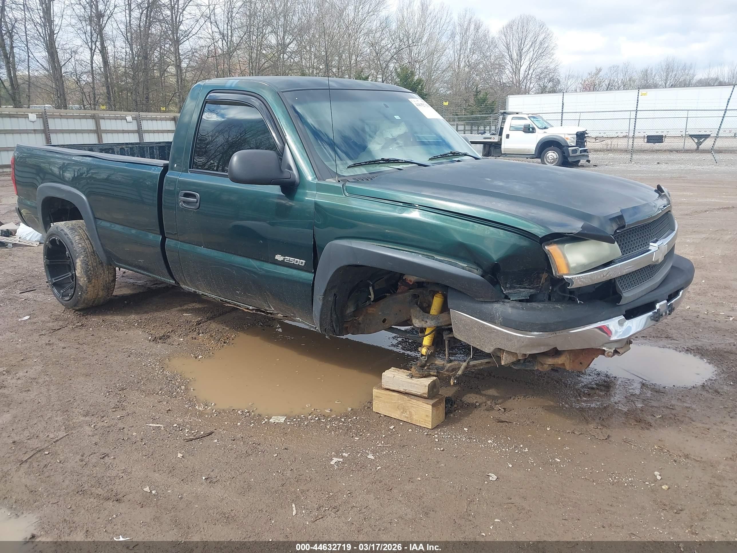 2003 Chevrolet Silverado 2500 Work Truck, VIN 1GCGC24U43Z193185 — Front end