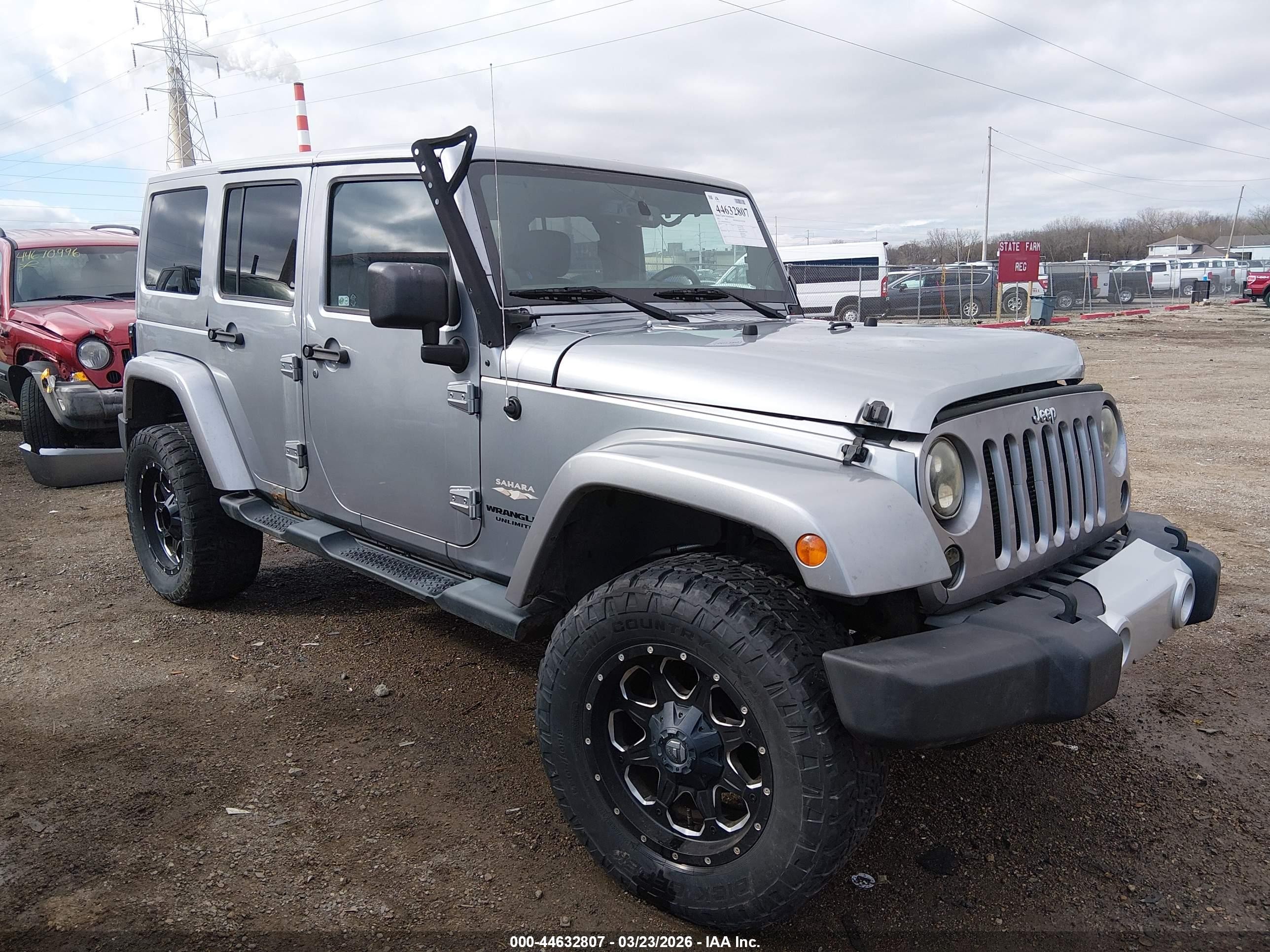 2013 Jeep Wrangler Unlimited Sahara, VIN 1C4BJWEG2DL665940 — Front end