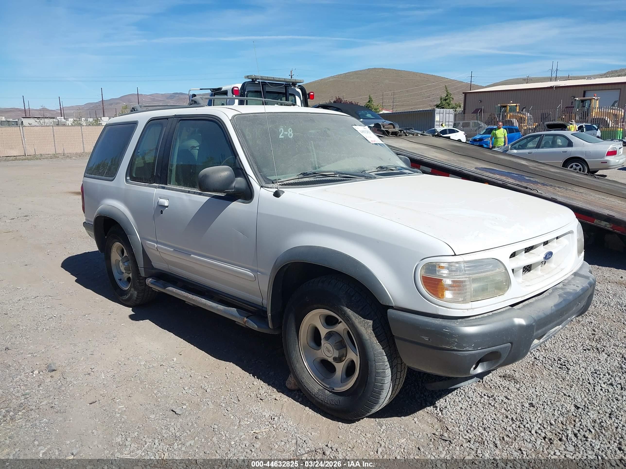 2000 Ford Explorer Sport, VIN 1FMYU70E4YUA72038 — Normal wear