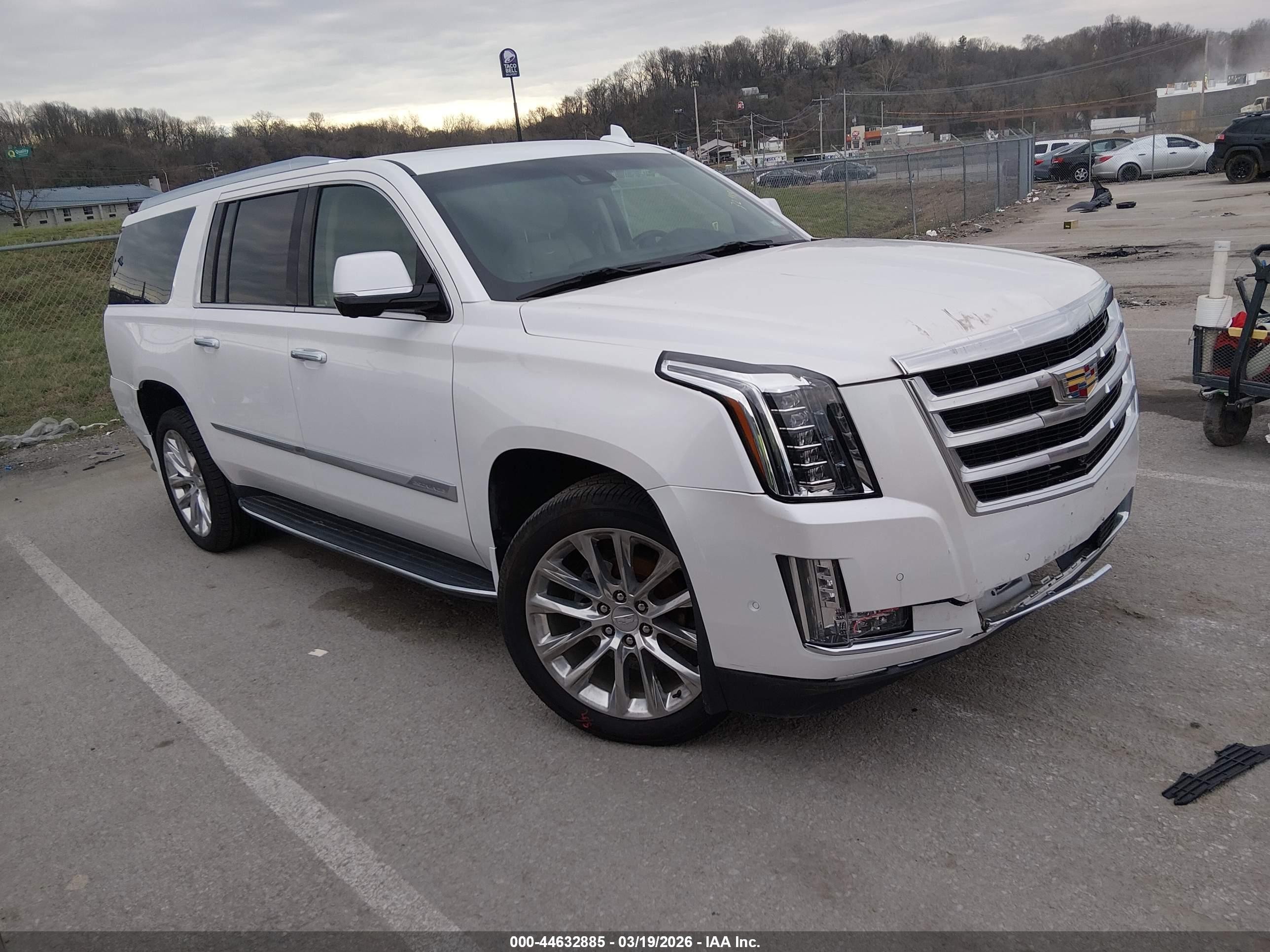 2018 Cadillac Escalade ESV Premium Luxury, VIN 1GYS4JKJ7JR281813 — Front end