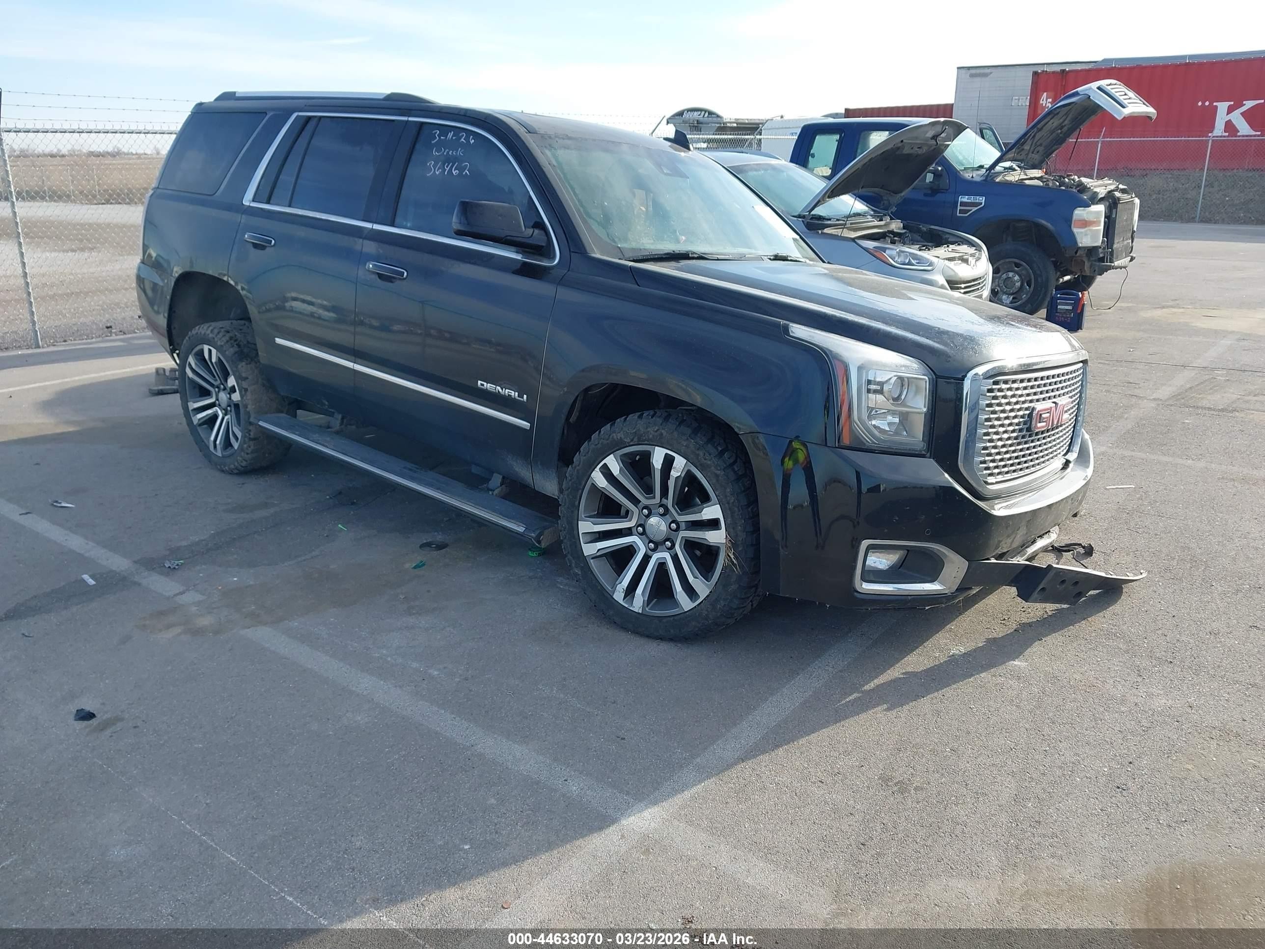 2017 GMC Yukon Denali, VIN 1GKS2CKJ8HR337747 — Front end