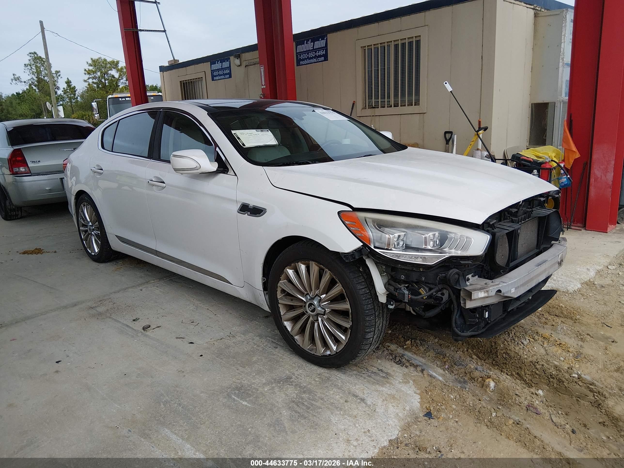 2015 Kia K900 Luxury, VIN KNALW4D41F6017215 — Front end