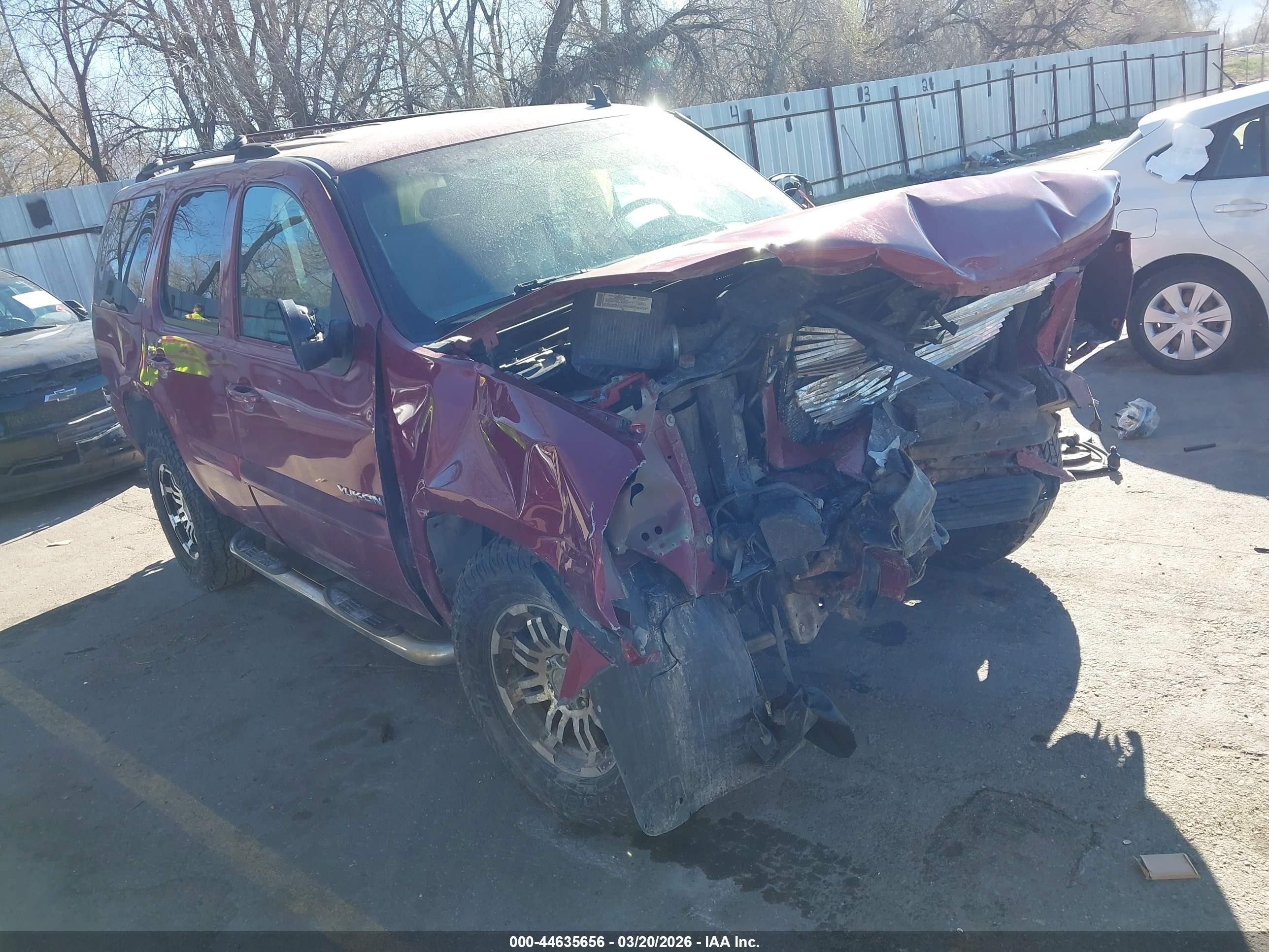 2007 GMC Yukon SLT, VIN 1GKFK13097J221904 — Front end
