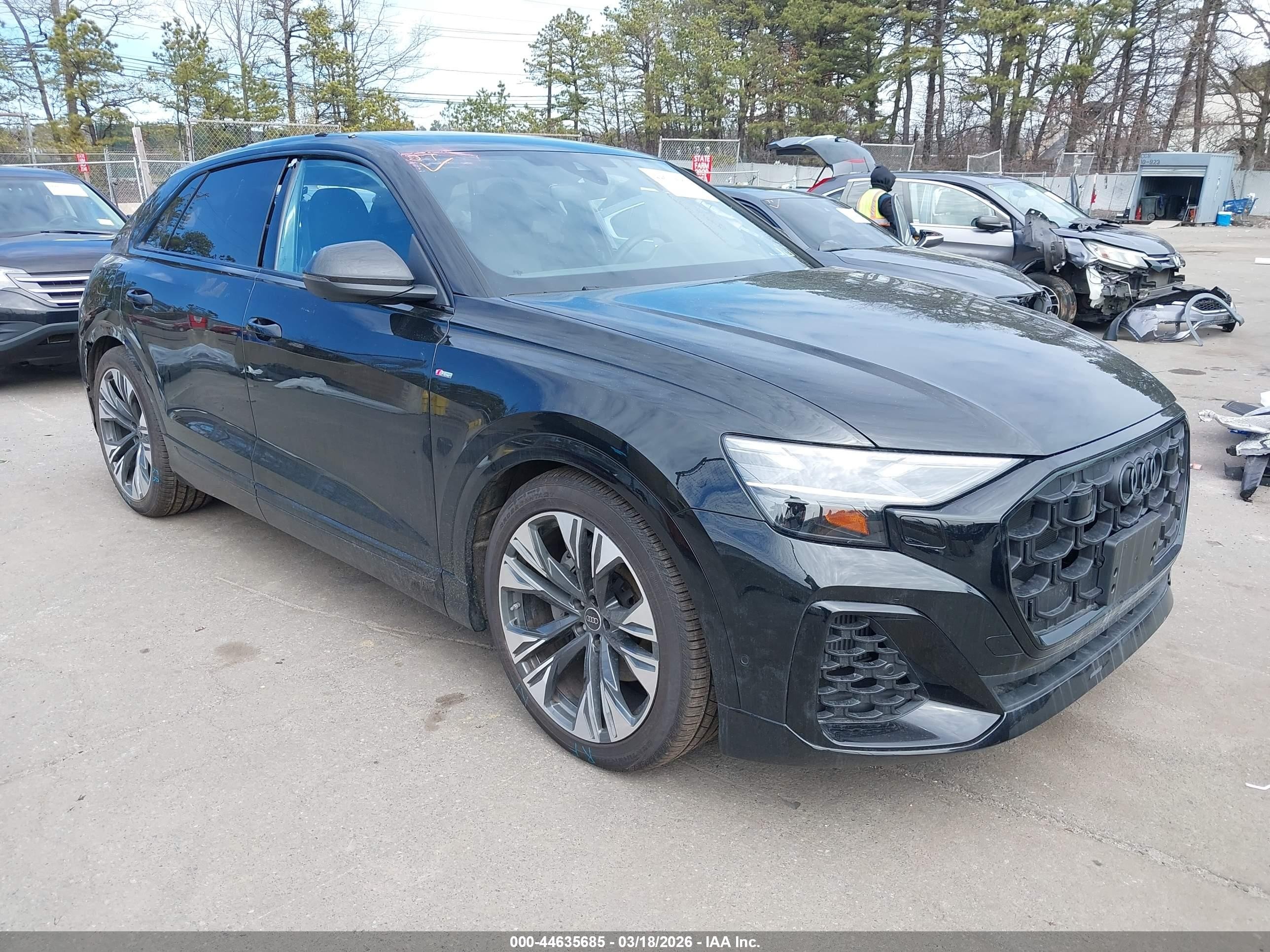 2025 Audi Q8 Premium Plus, VIN WA1EVBF15SD037442 — Зад