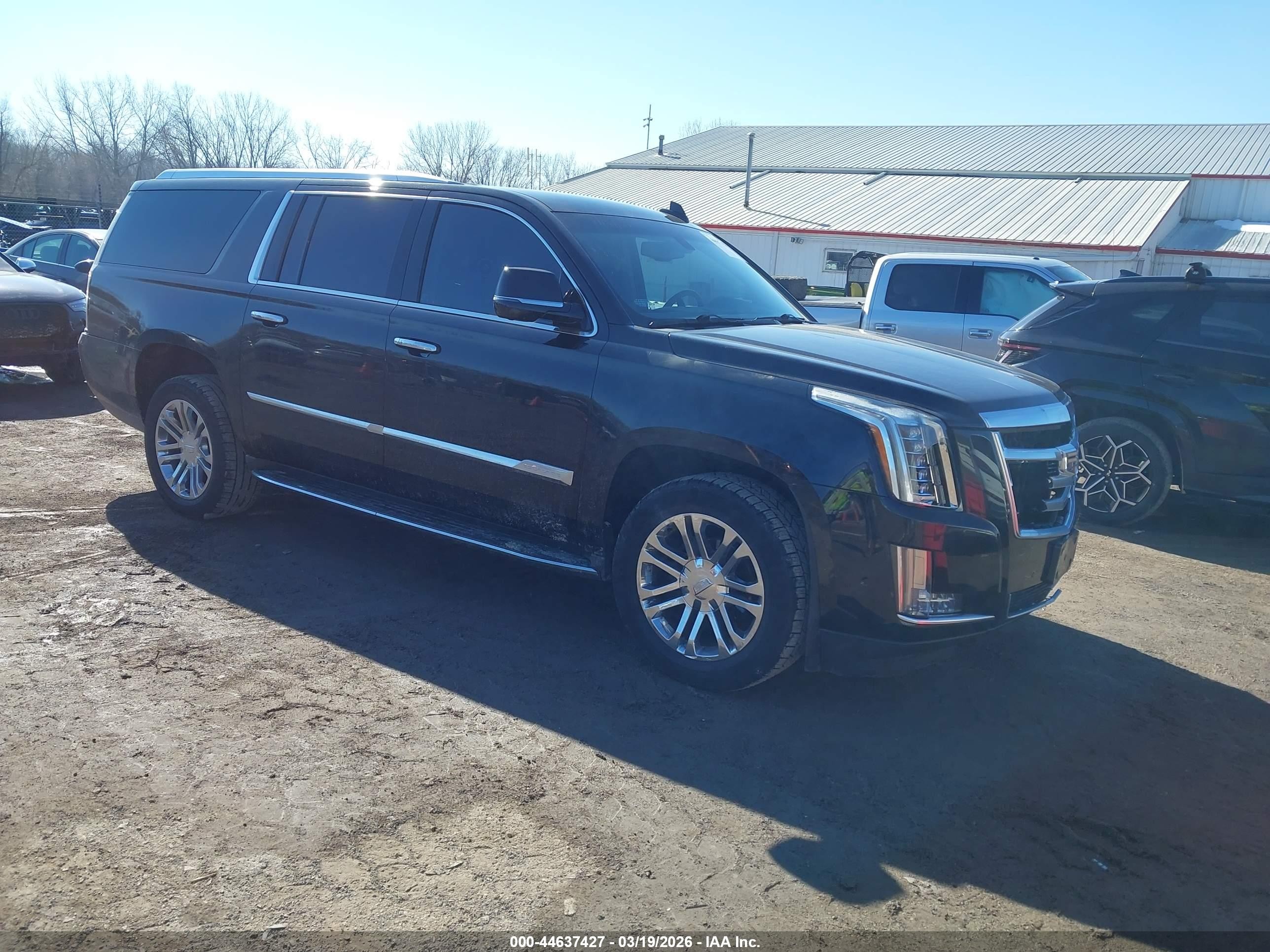 2017 Cadillac Escalade ESV, VIN 1GYS4GKJ4HR164381 — Front end