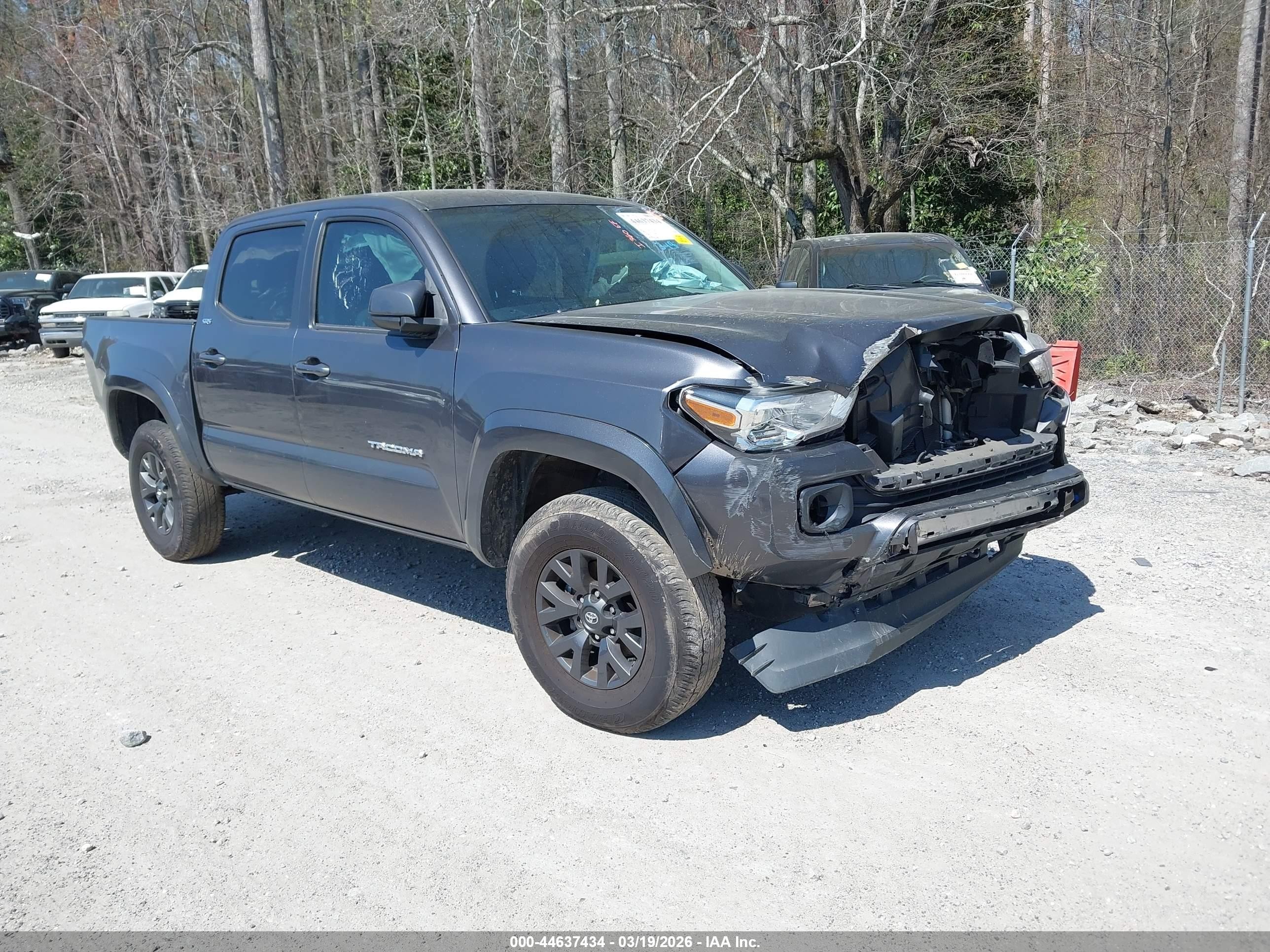 2022 Toyota Tacoma SR, VIN 3TYAX5GN0NT050386 — Front end