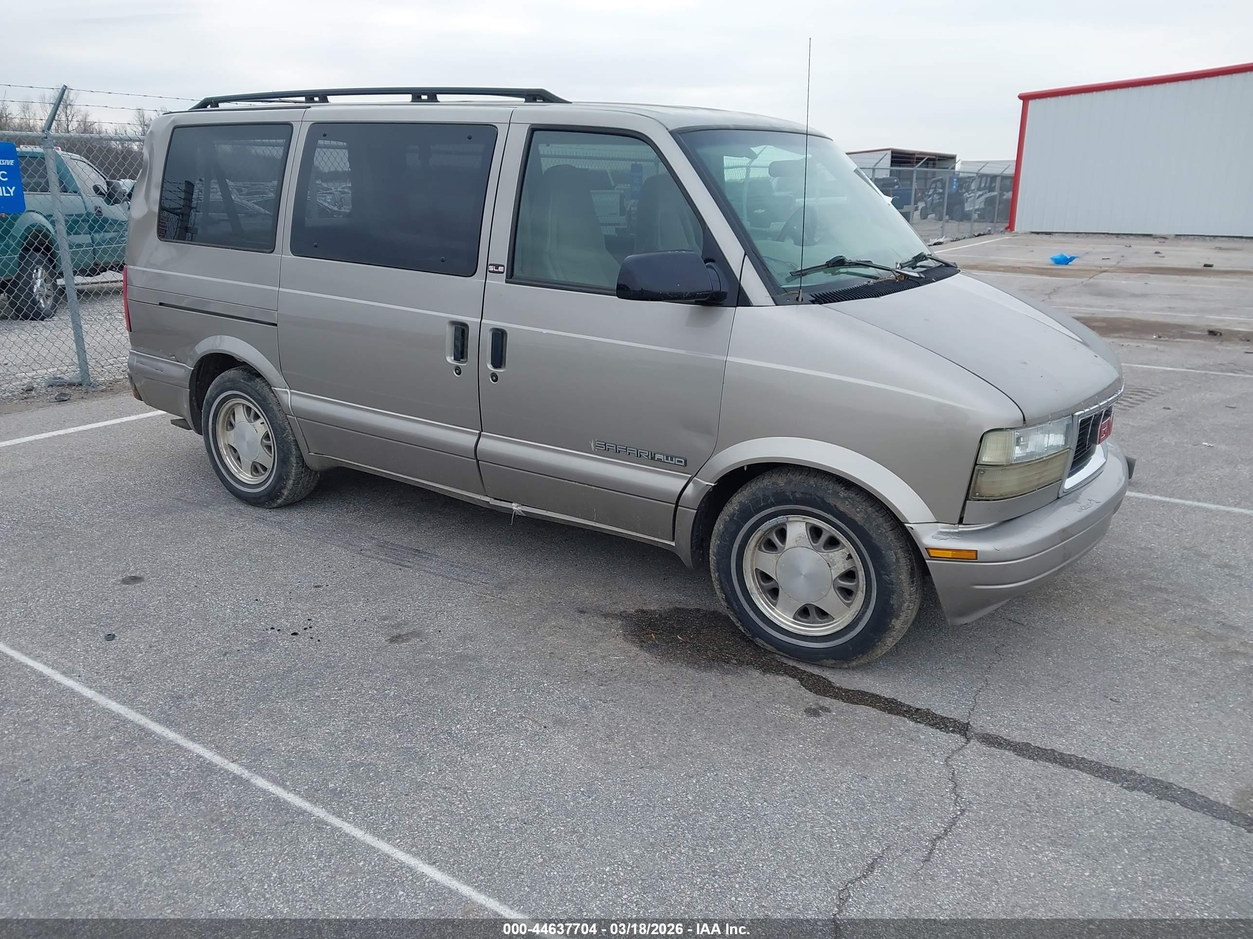 2002 GMC Safari, VIN 1GKEL19X82B510949 — Rear end