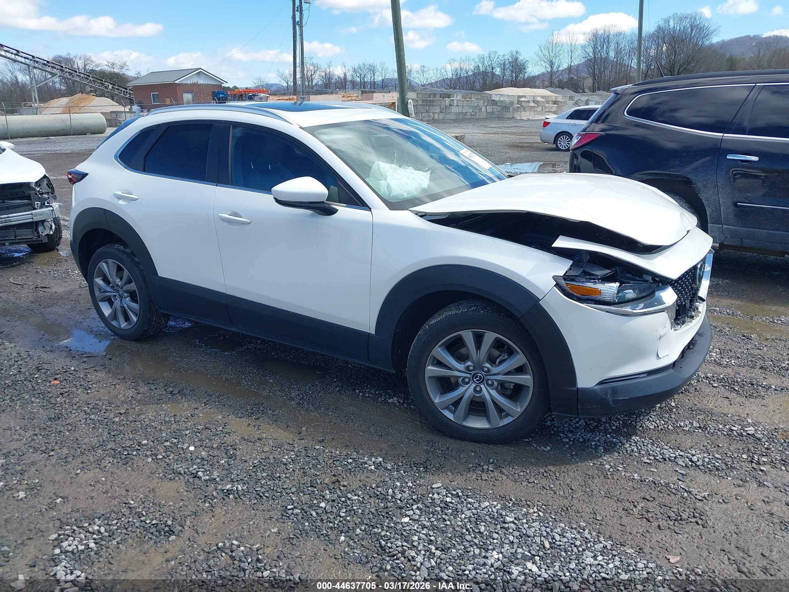 2022 Mazda CX-30 S Carbon Edition, VIN 3MVDMBCL9NM421256 — Front end