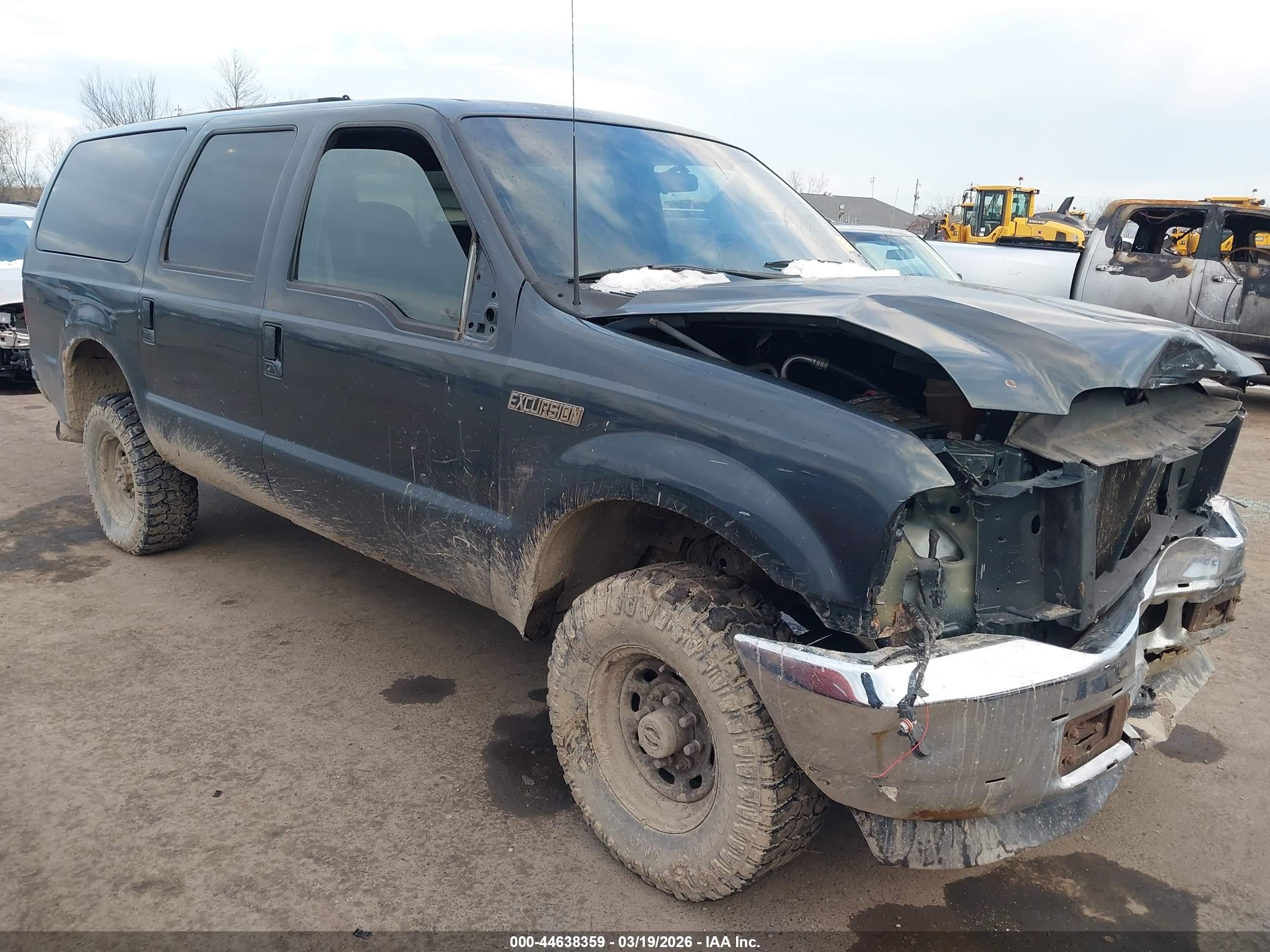 2001 Ford Excursion XLT, VIN 1FMNU41SX1ED30987 — Front end