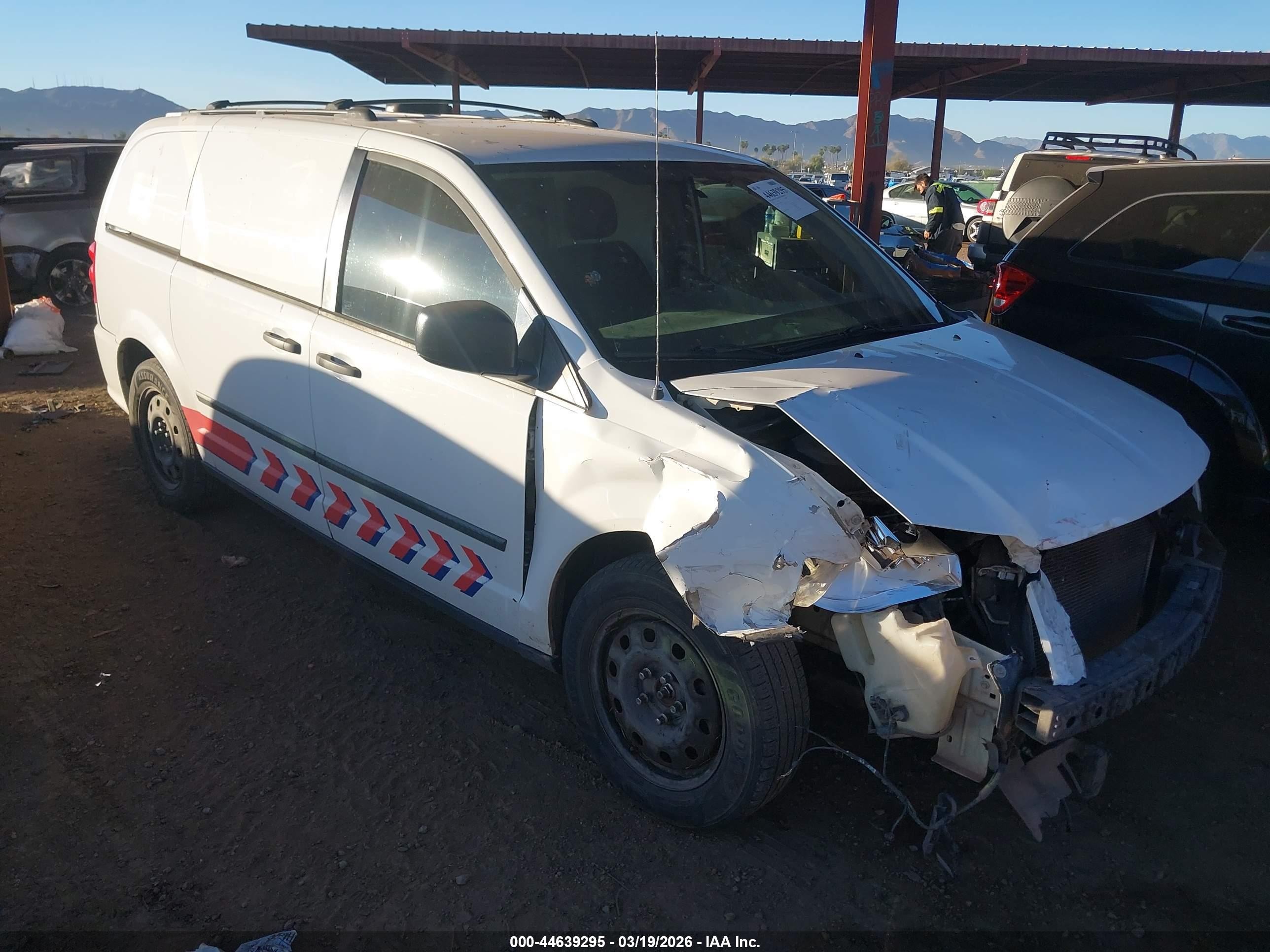 2015 Ram Cargo Van Tradesman, VIN 2C4JRGAG4FR580317 — Front end