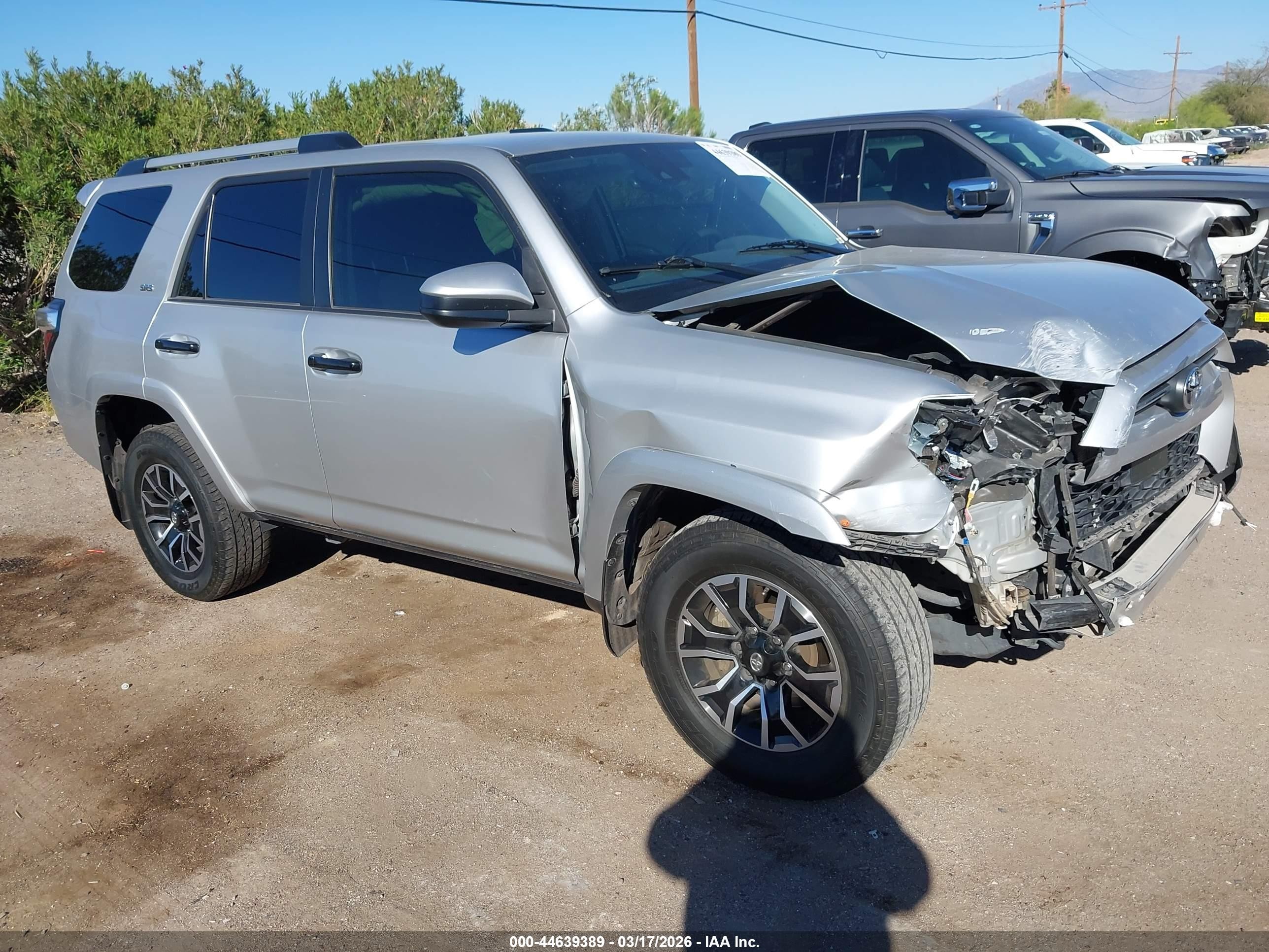 2023 Toyota 4Runner SR5, VIN JTEEU5JR3P5285452 — Front end