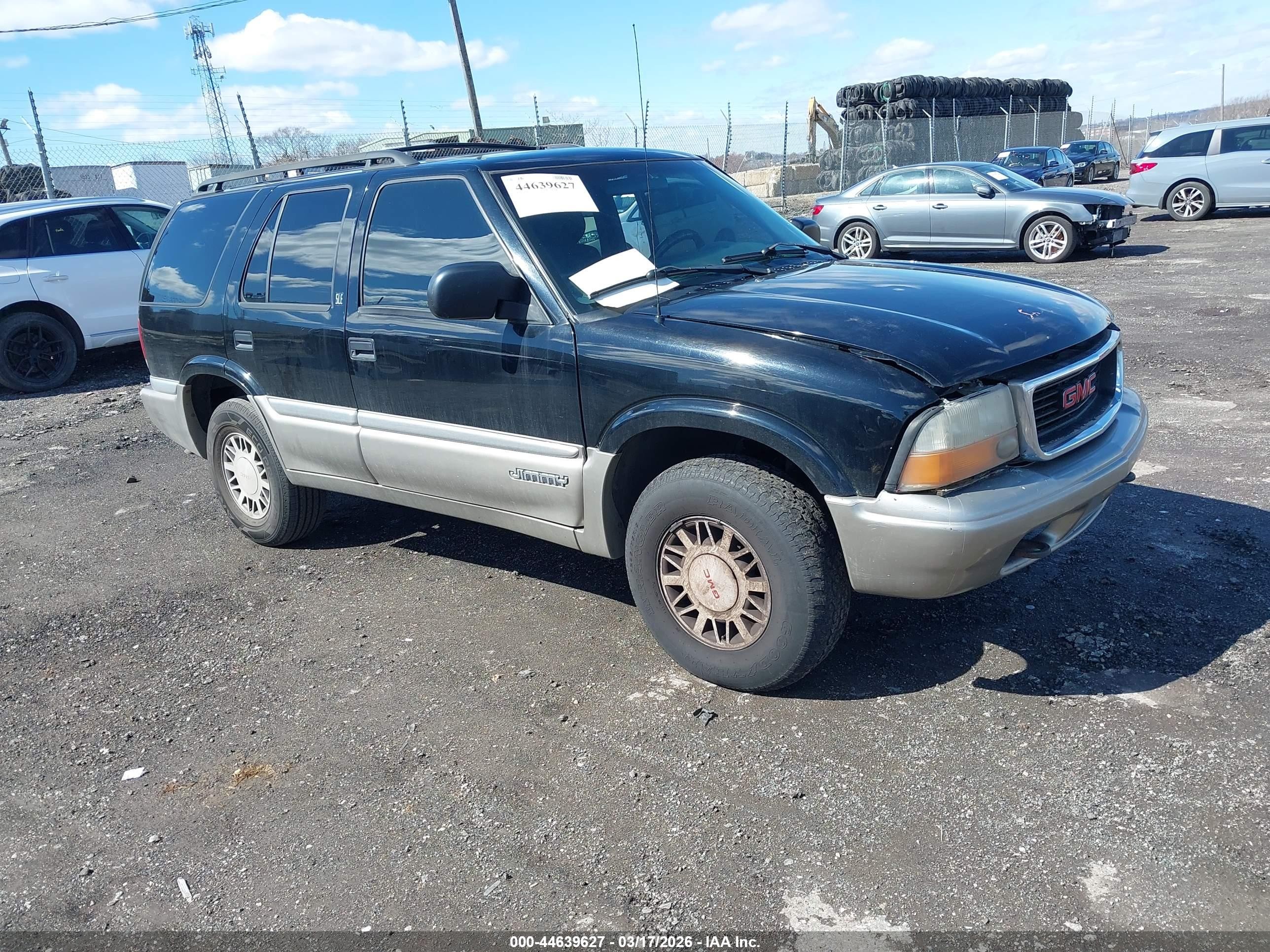 2001 GMC Jimmy SLE, VIN 1GKDT13W412211453 — Перед