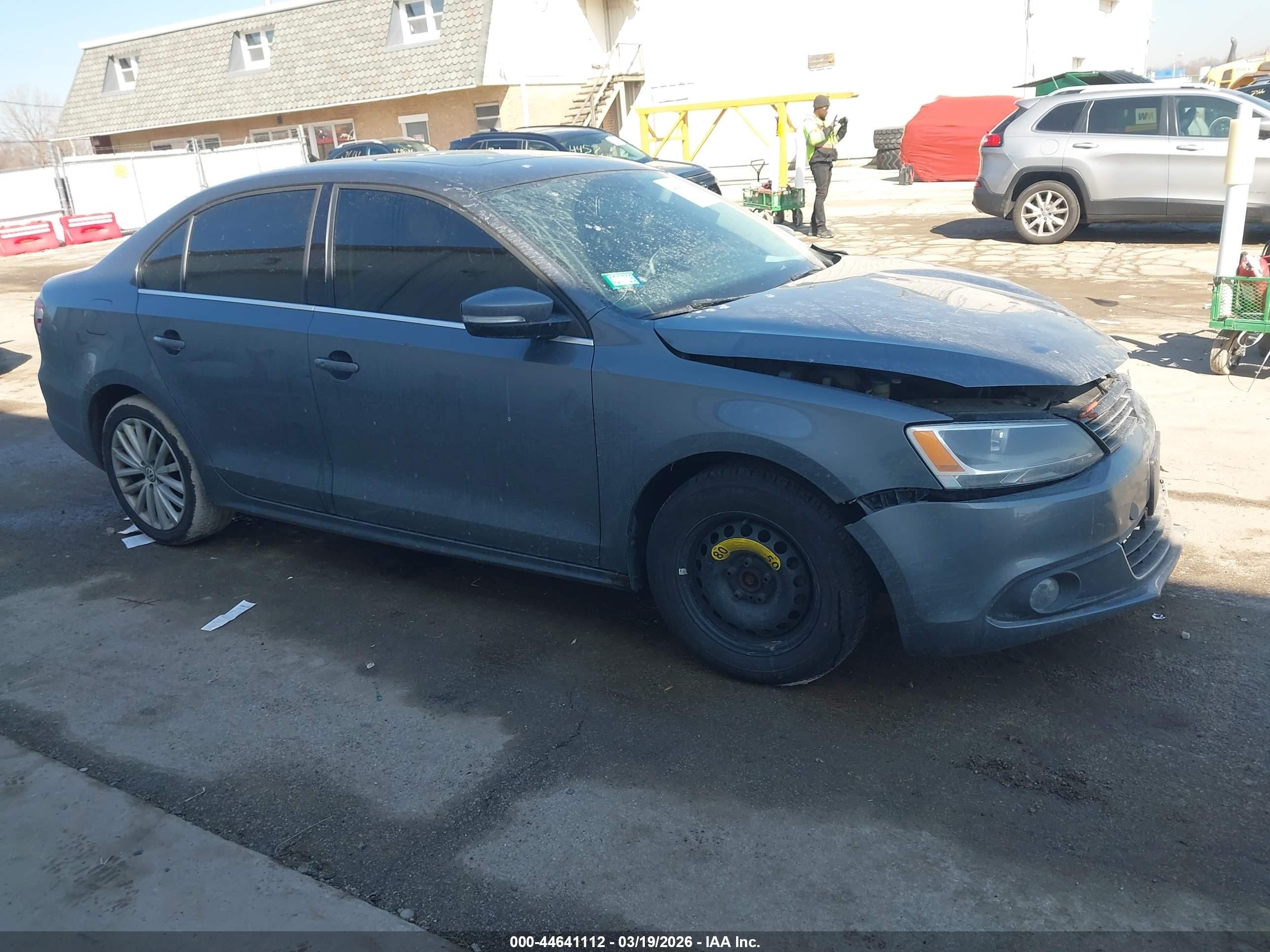 2011 Volkswagen Jetta SEL, VIN 3VWLX7AJ7BM029789 — Frame damage
