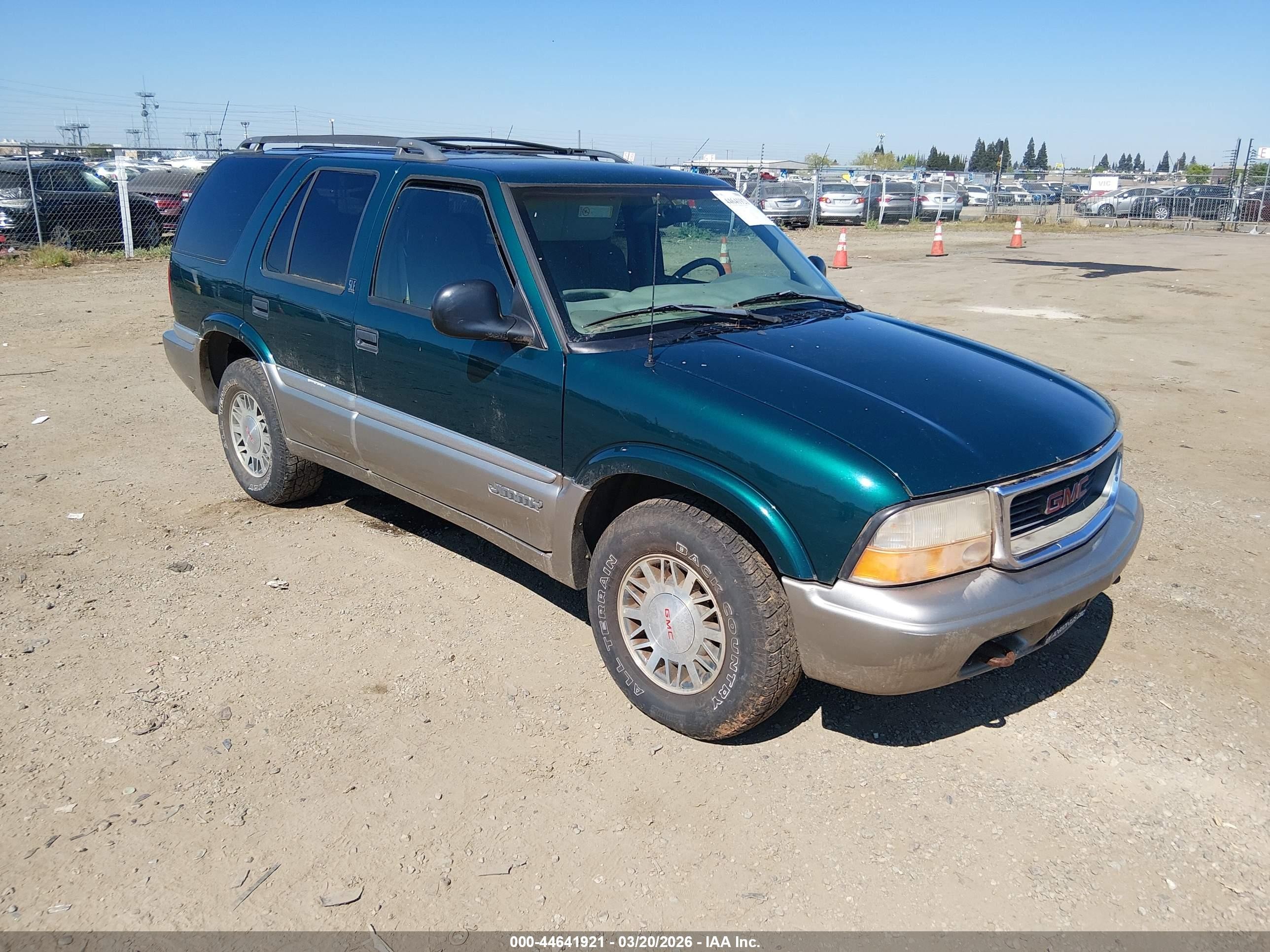 1998 GMC Jimmy SLS, VIN 1GKDT13W3W2539938 — Перед