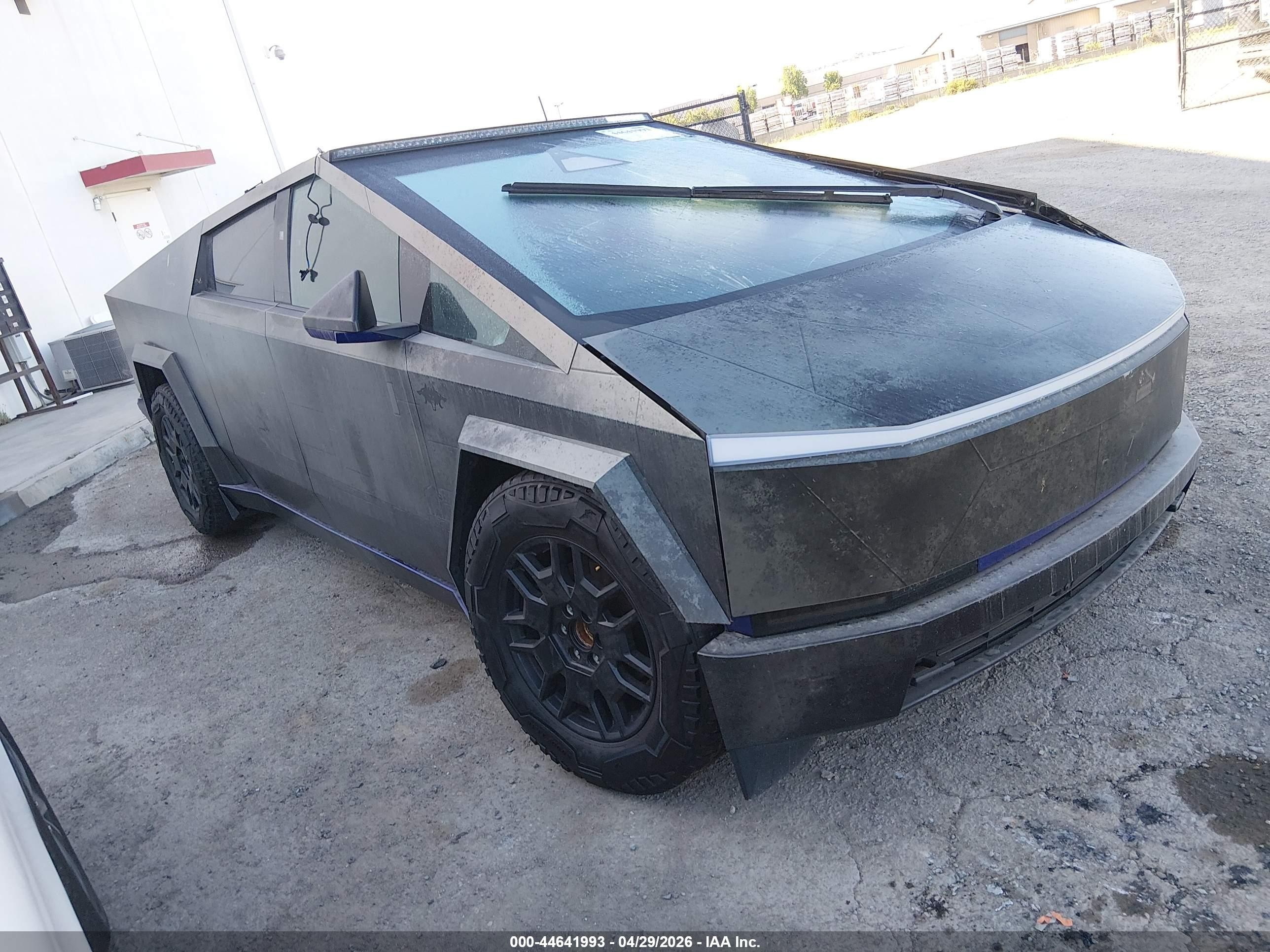 2024 Tesla Cybertruck Cyberbeast, VIN 7G2CEHEE6RA017282 — Side