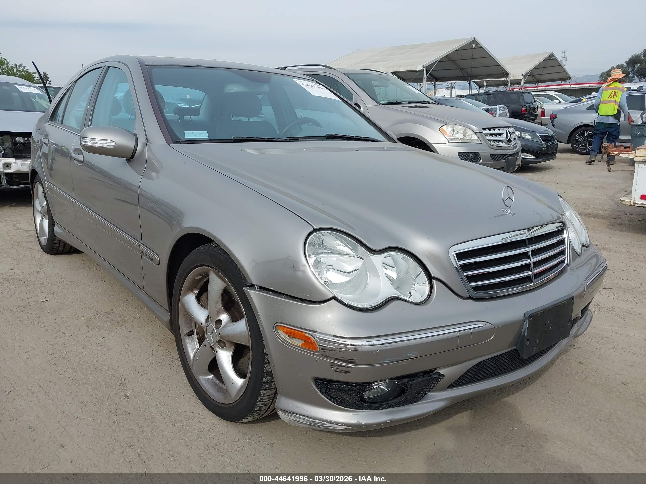 2005 Mercedes-Benz C 230 Kompressor, VIN WDBRF40J65A795965 — Front end