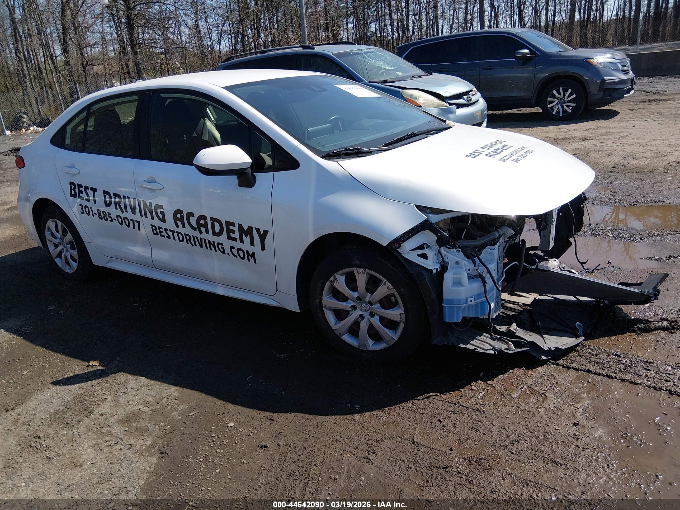 2021 Toyota Corolla LE, VIN JTDEPMAE4MJ152947 — Front end