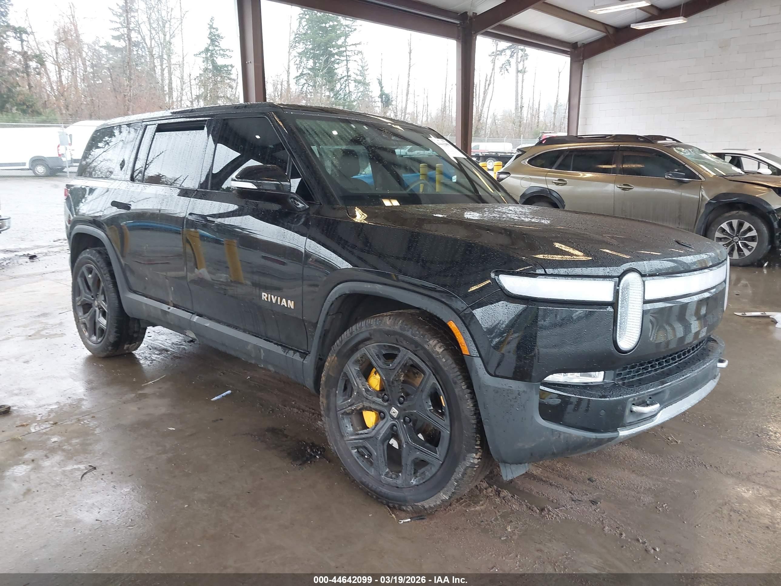 2023 Rivian R1S Adventure, VIN 7PDSGABA6PN028813 — Side