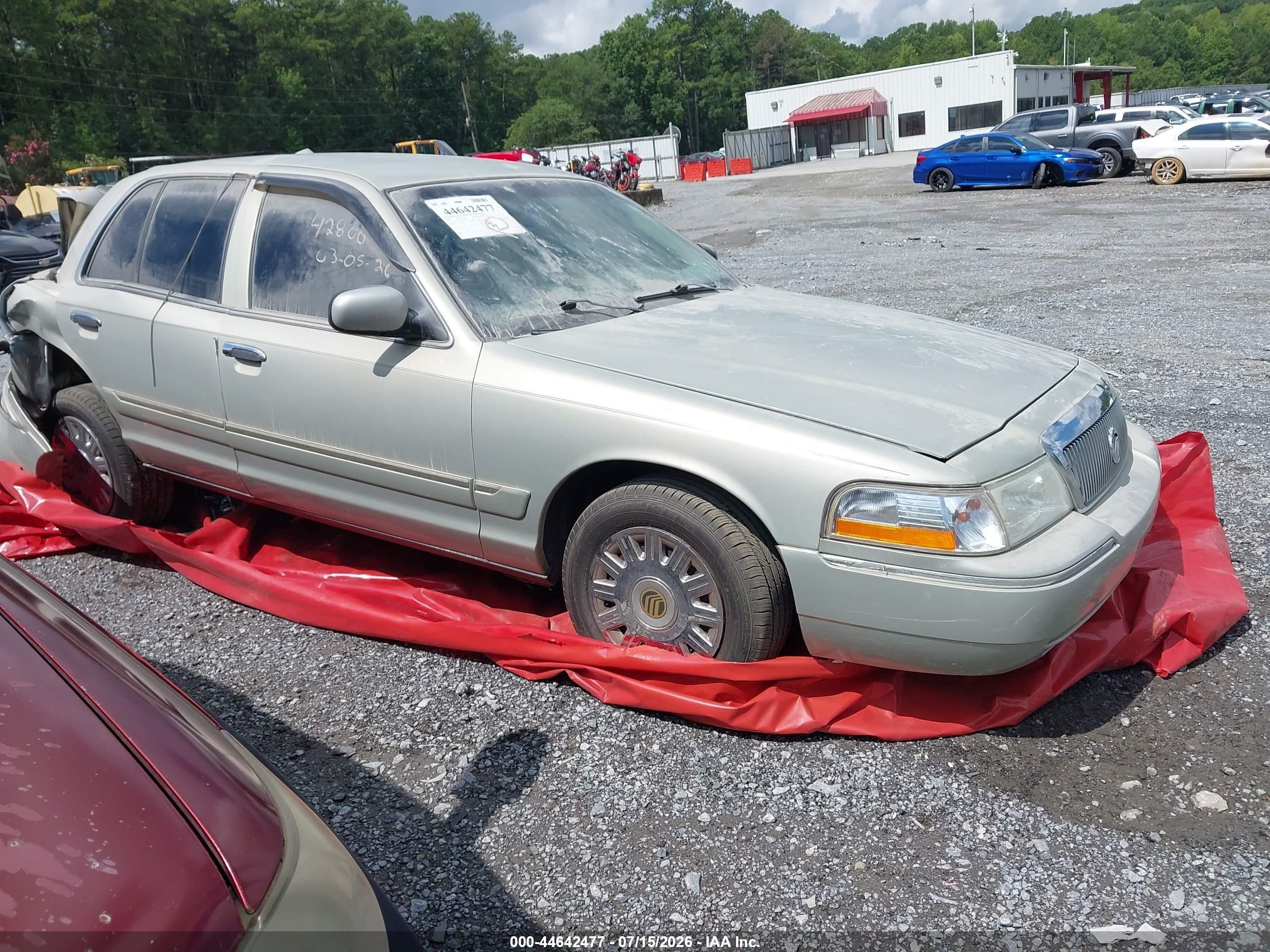 2005 Mercury Grand Marquis GS, VIN 2MEFM74W15X619431 — Rear end