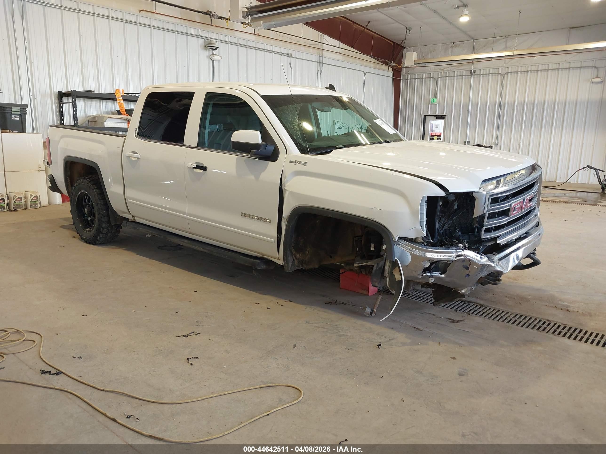 2014 GMC Sierra 1500 SLE, VIN 3GTU2UEC5EG336963 — Front end