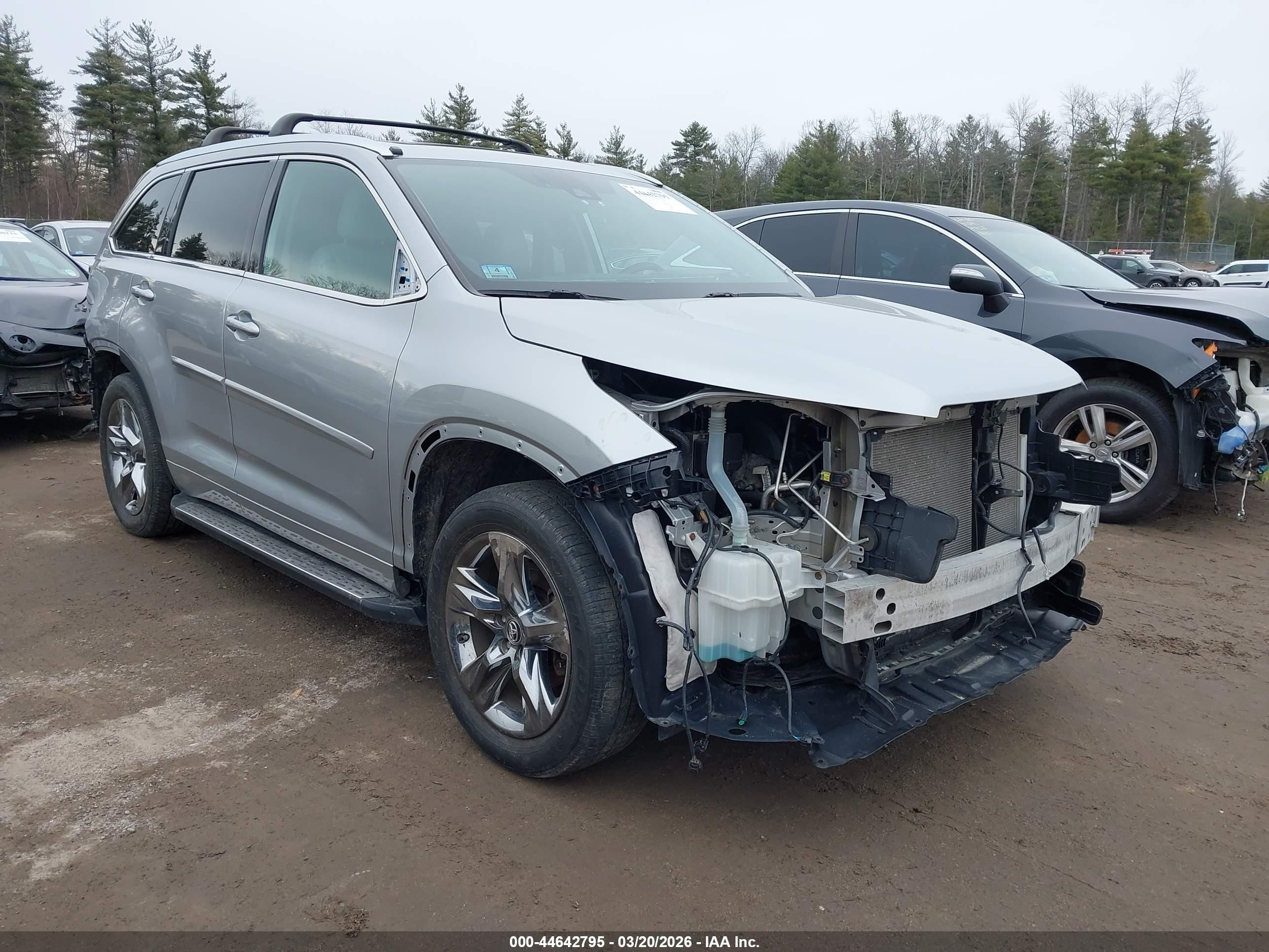 2018 Toyota Highlander Limited, VIN 5TDDZRFH2JS865379 — Side