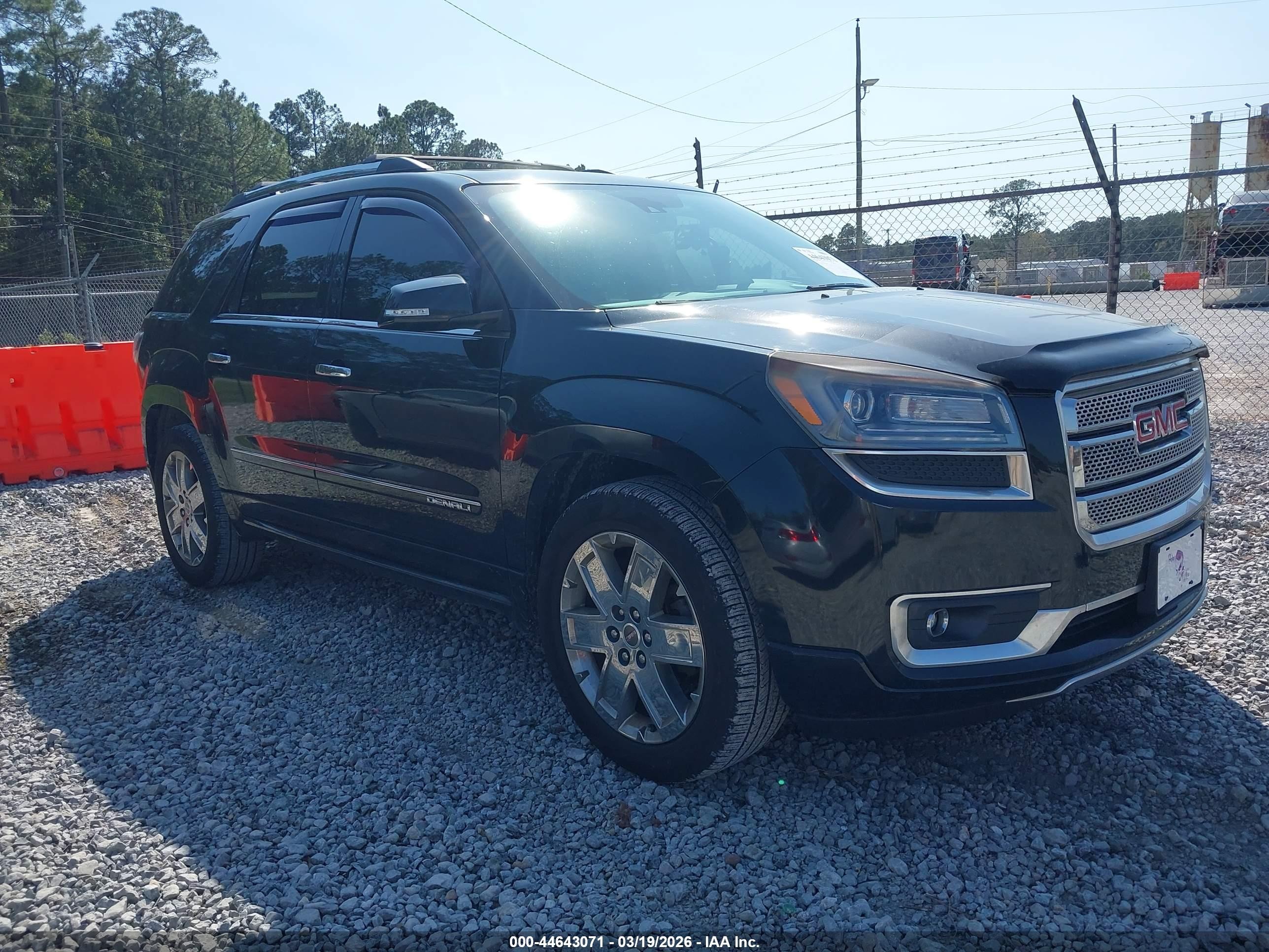 2014 GMC Acadia Denali, VIN 1GKKRTKD5EJ285767 — Rear end