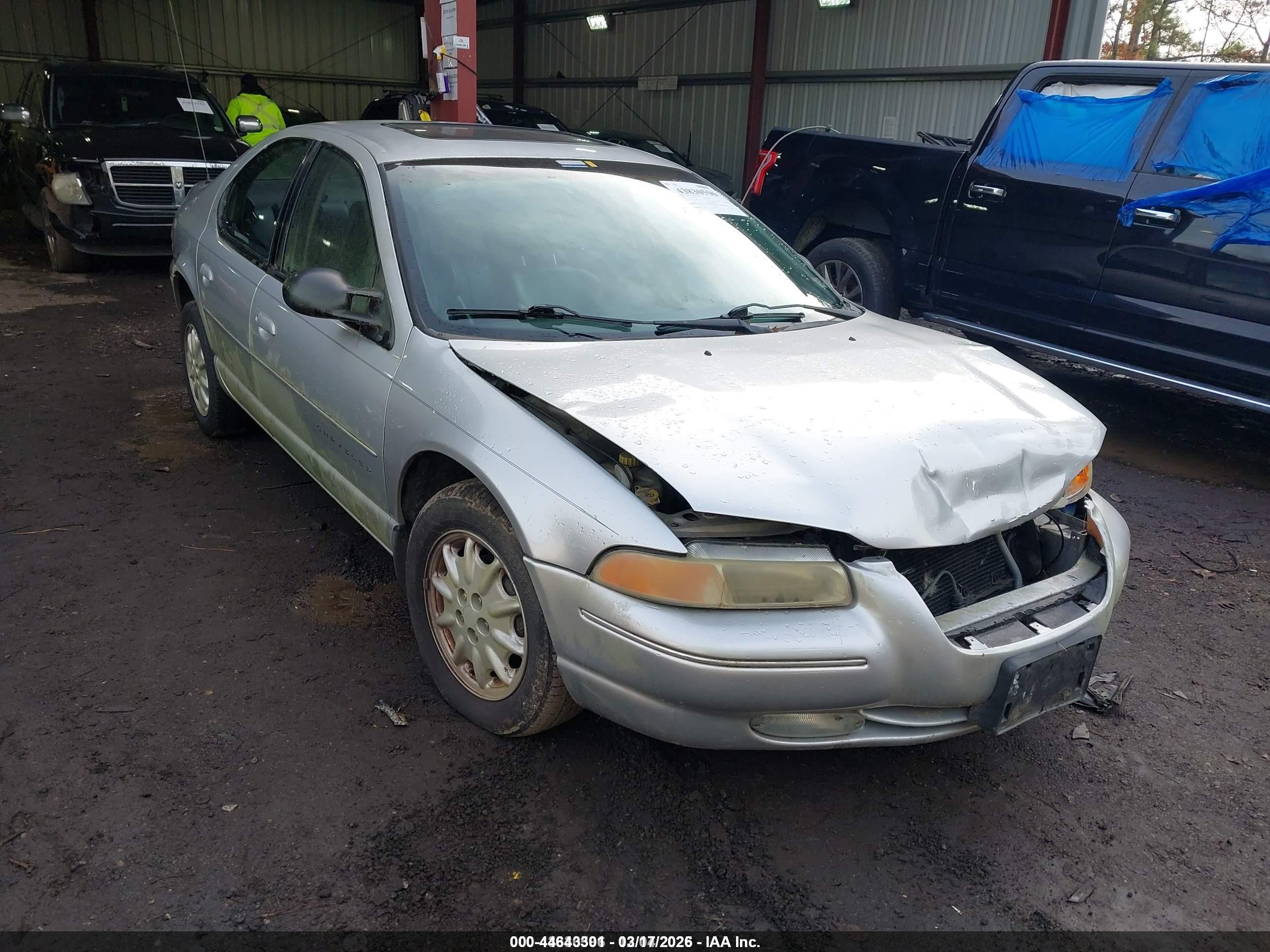 2000 Chrysler Cirrus LXi, VIN 1C3EJ56H3YN144450 — Front end