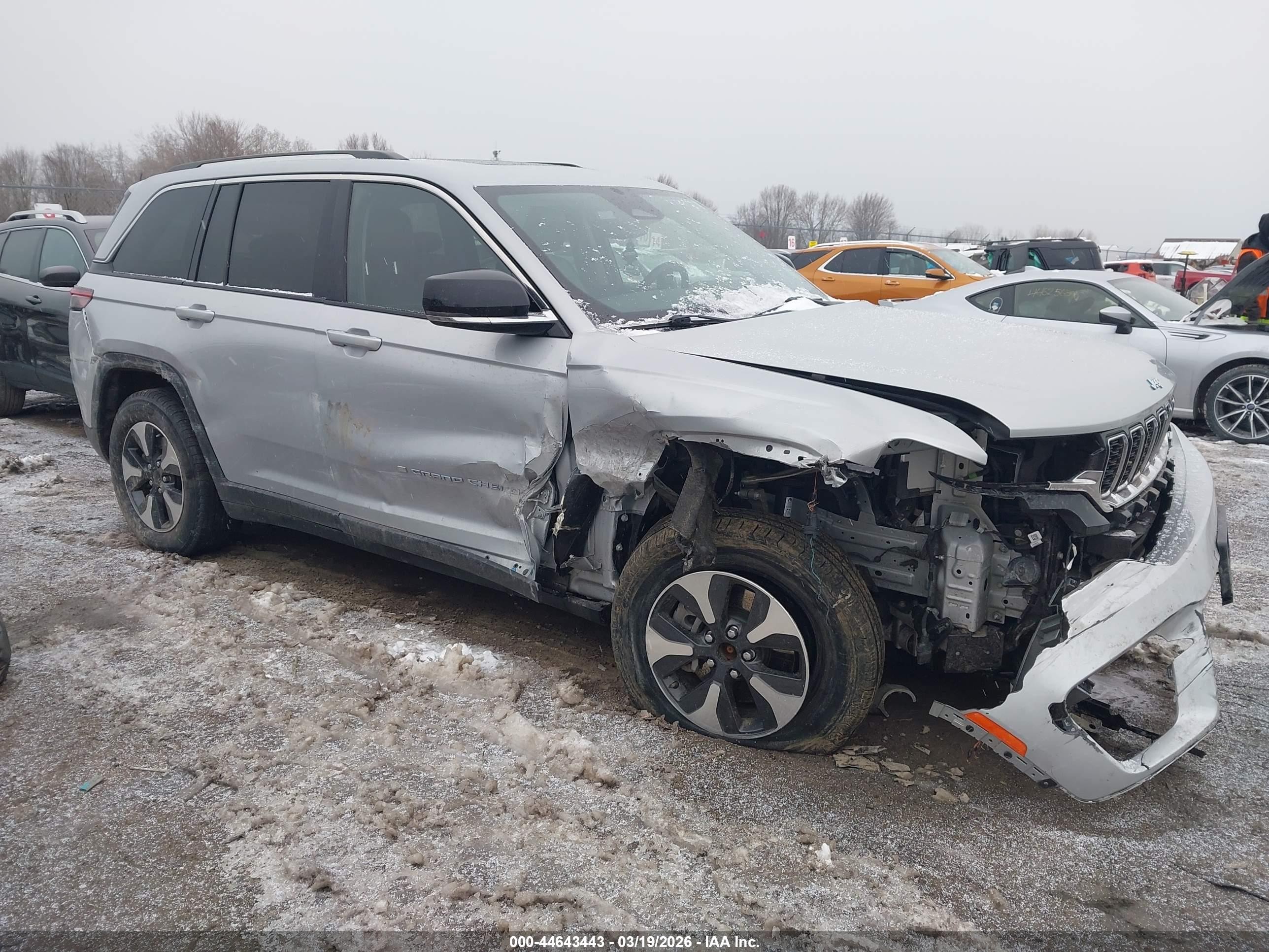 2023 Jeep Grand Cherokee, VIN 1C4RJYB69PC633450 — Front end