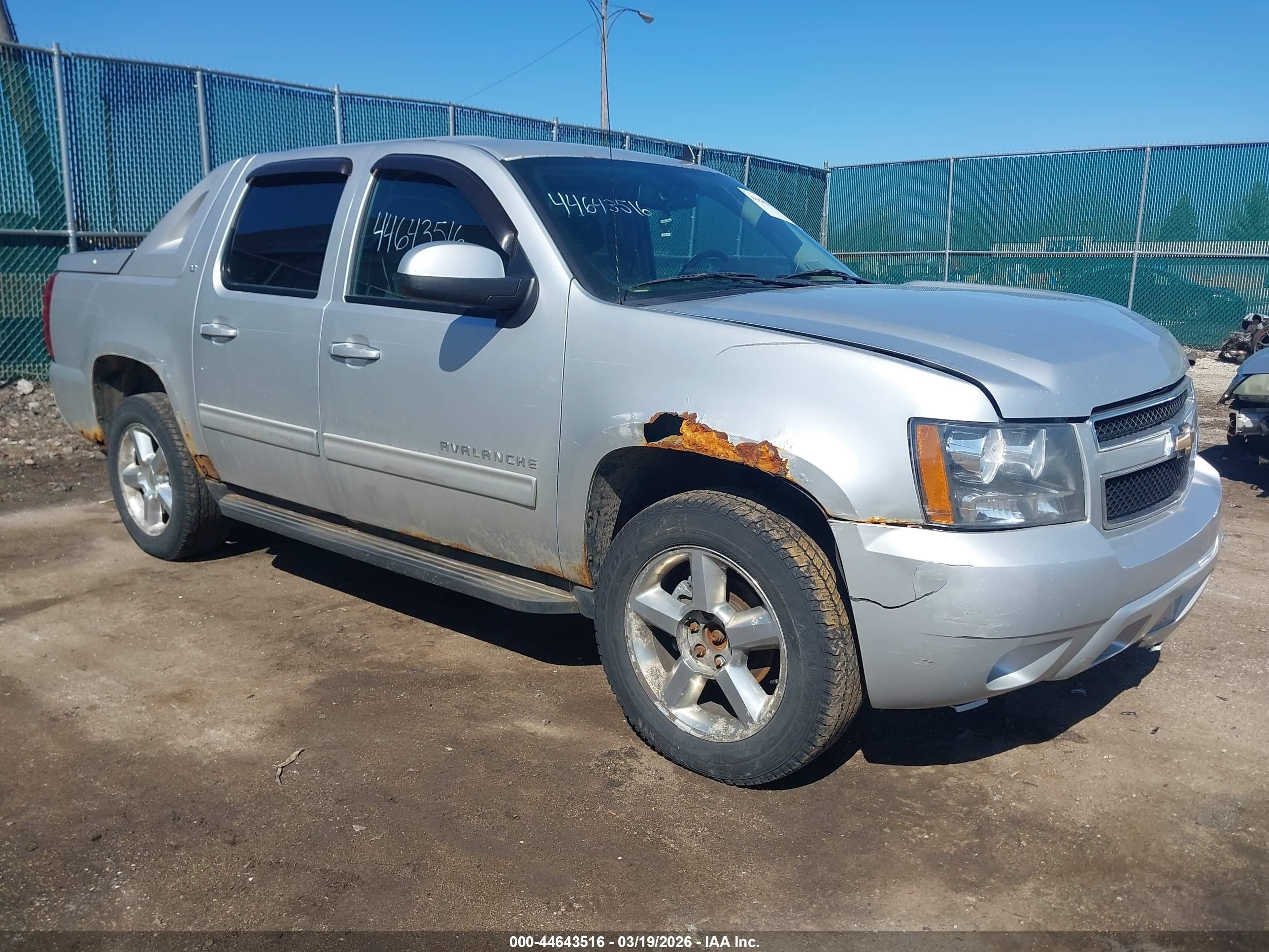 2012 Chevrolet Avalanche LT, VIN 3GNTKFE79CG290049 — Бок