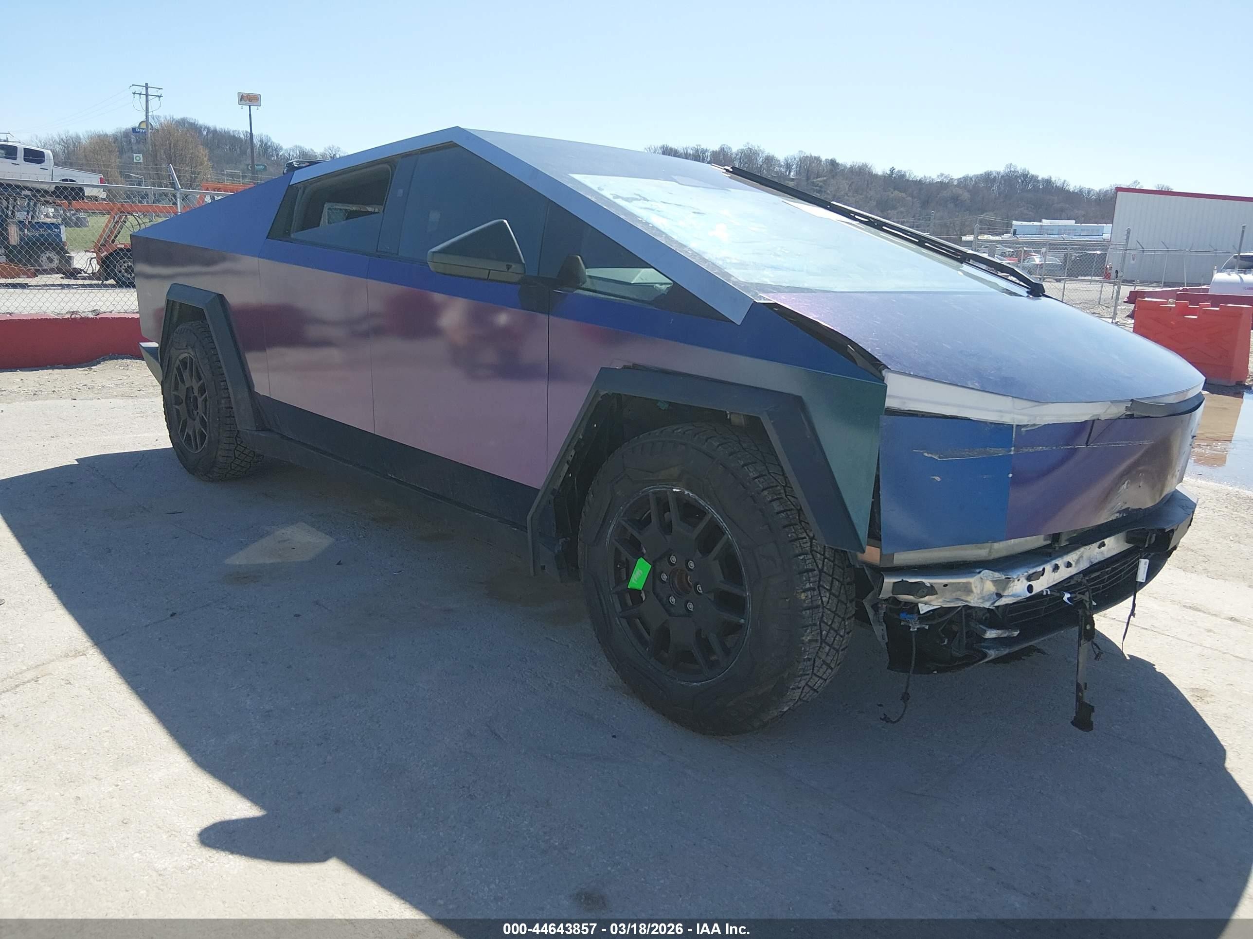 2024 Tesla Cybertruck, VIN 7G2CEHED0RA022274 — Front end