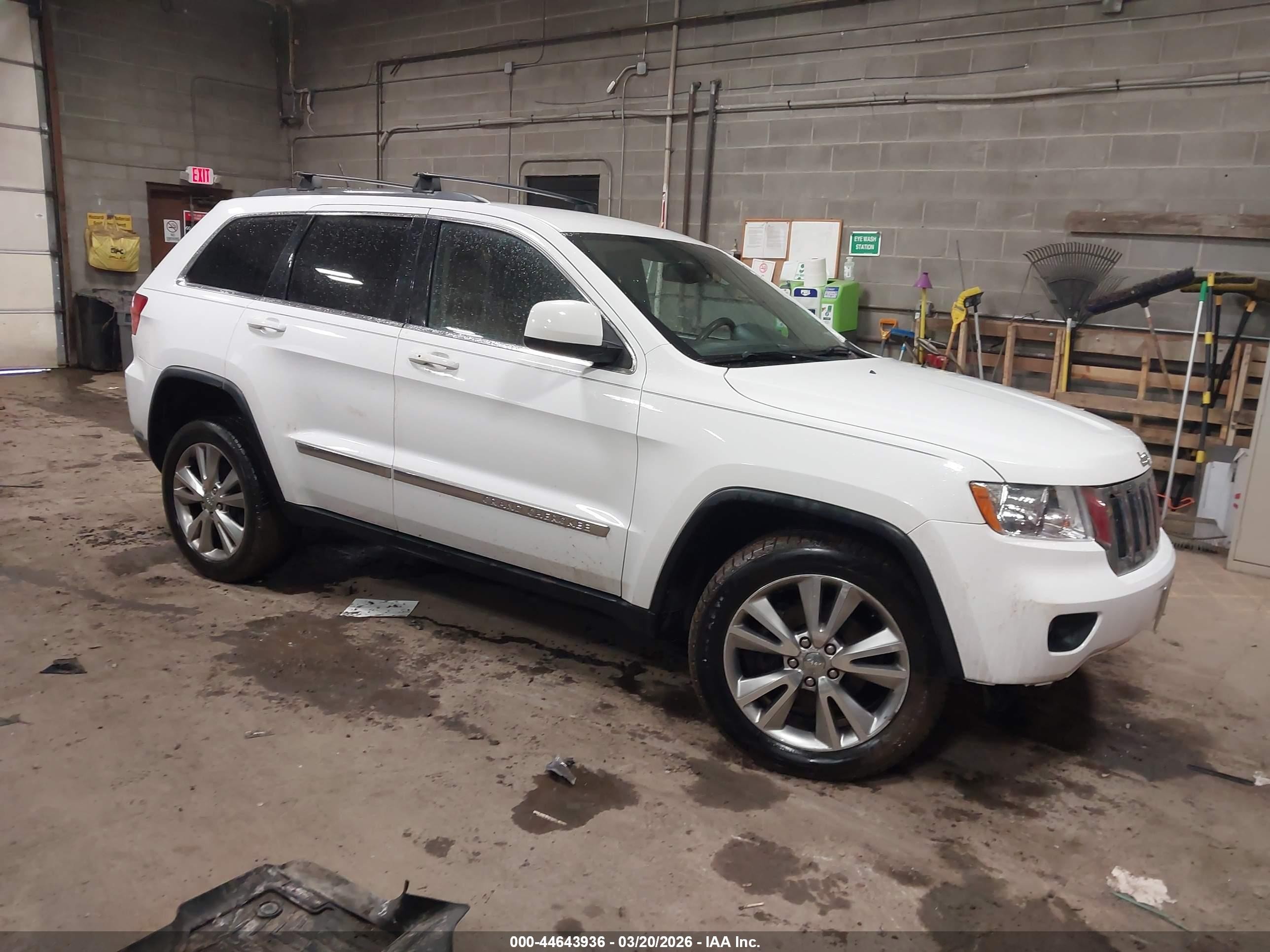 2013 Jeep Grand Cherokee Laredo, VIN 1C4RJFAG3DC614645 — Side