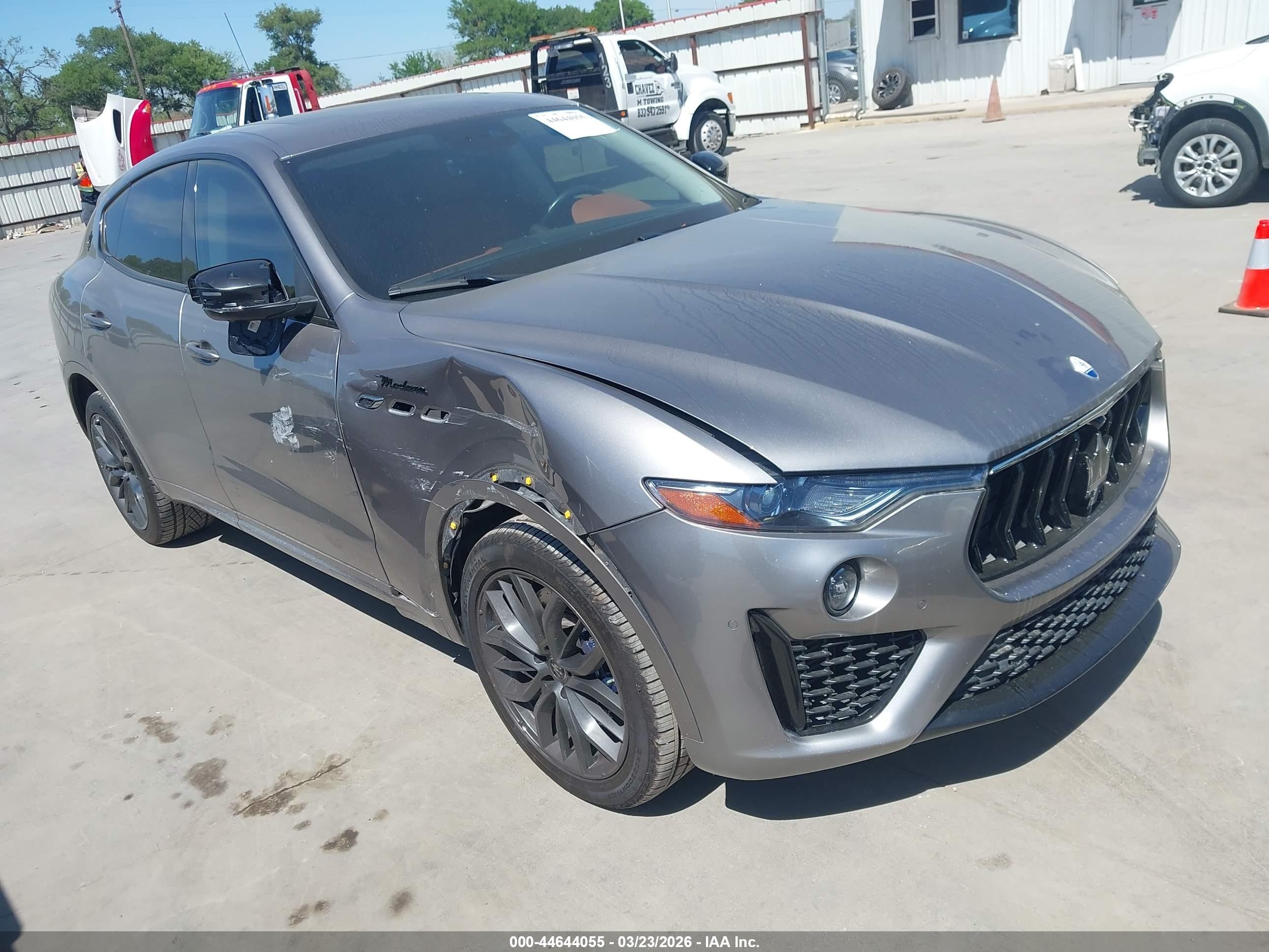 2022 Maserati Levante Modena, VIN ZN661YUM3NX384176 — Side