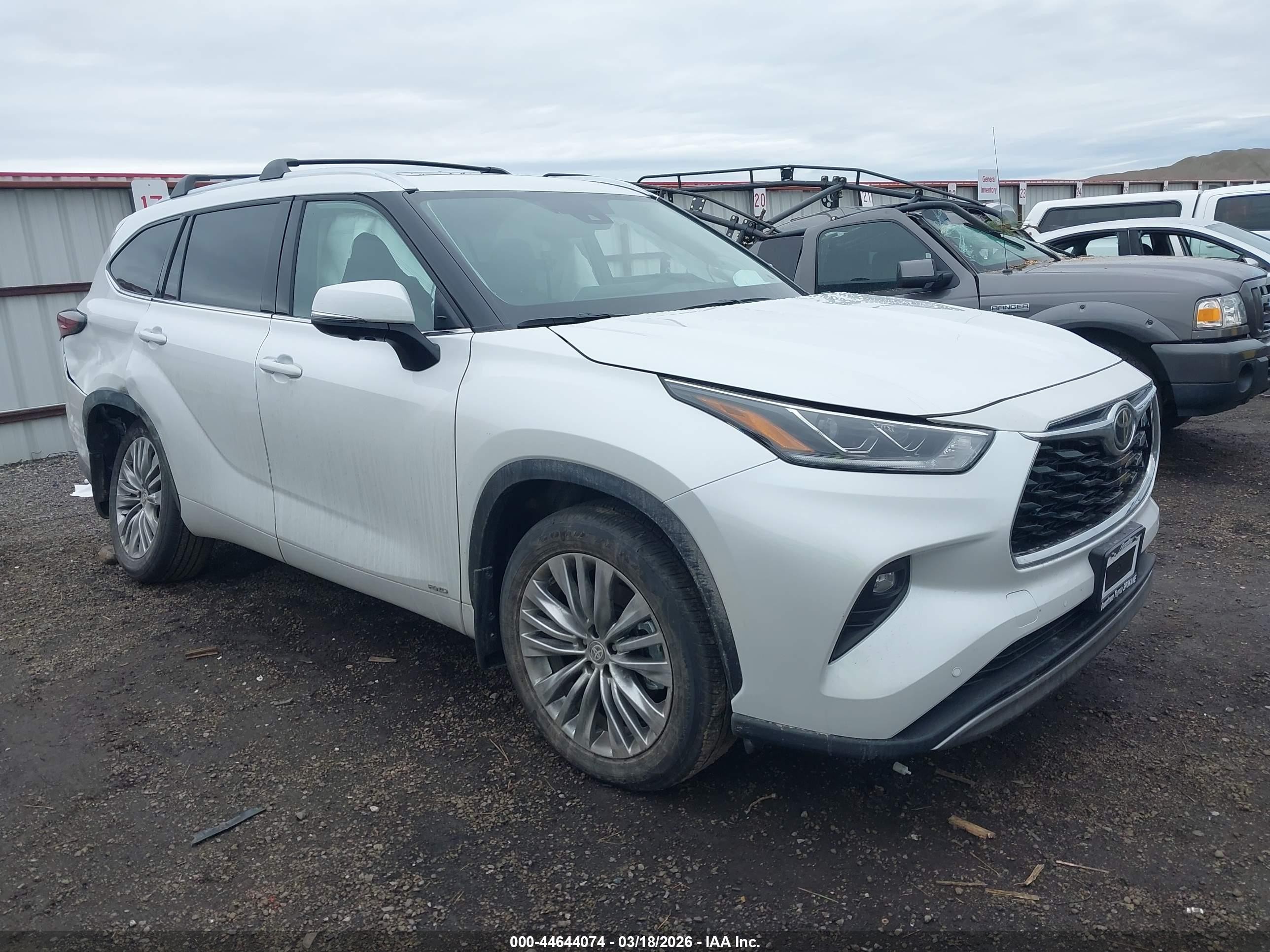 2026 Toyota Highlander Hybrid Platinum, VIN 5TDEBRCH9TS706195 — Rear end