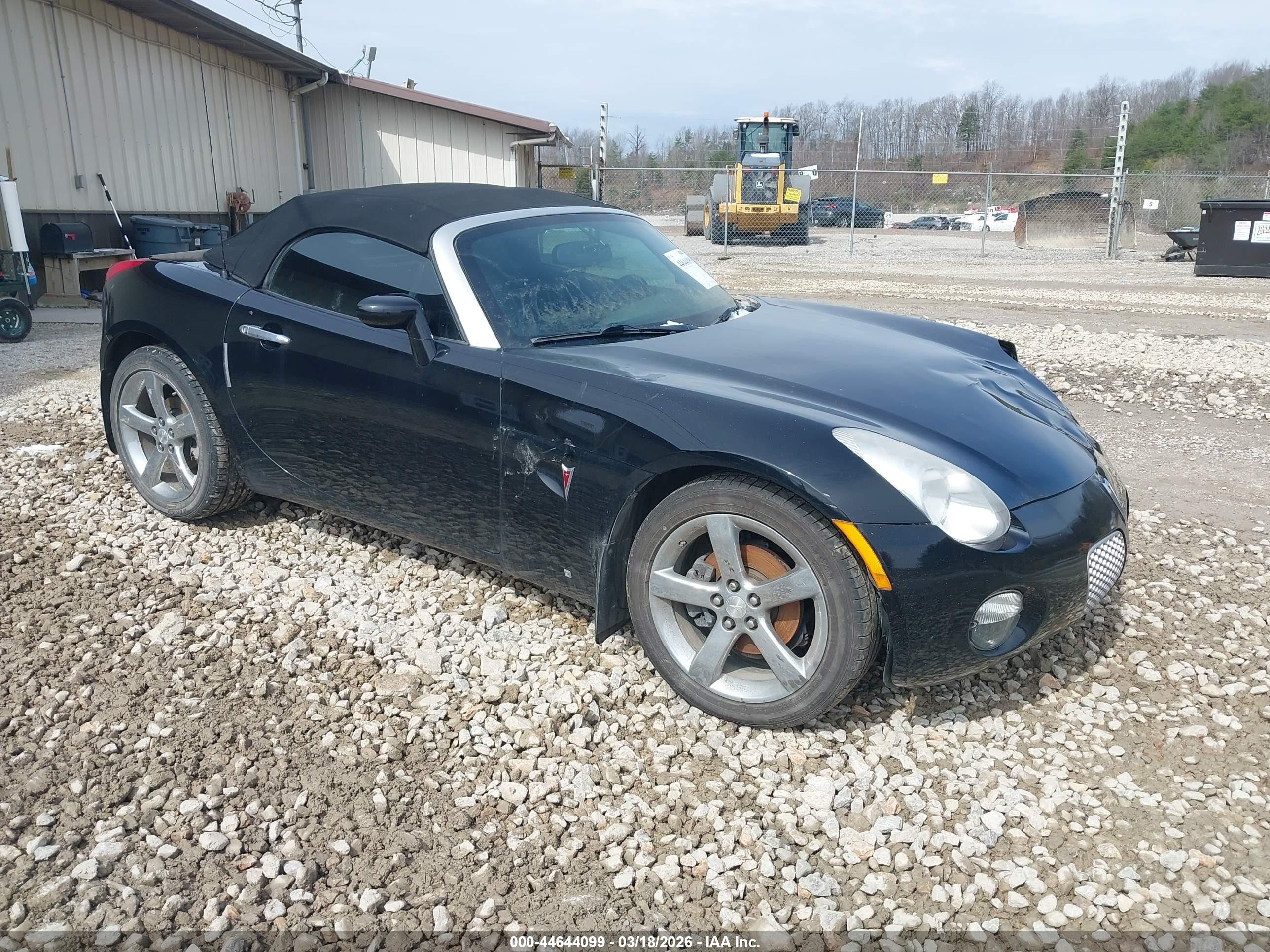 2008 Pontiac Solstice, VIN 1G2MB35B18Y100388 — Front end