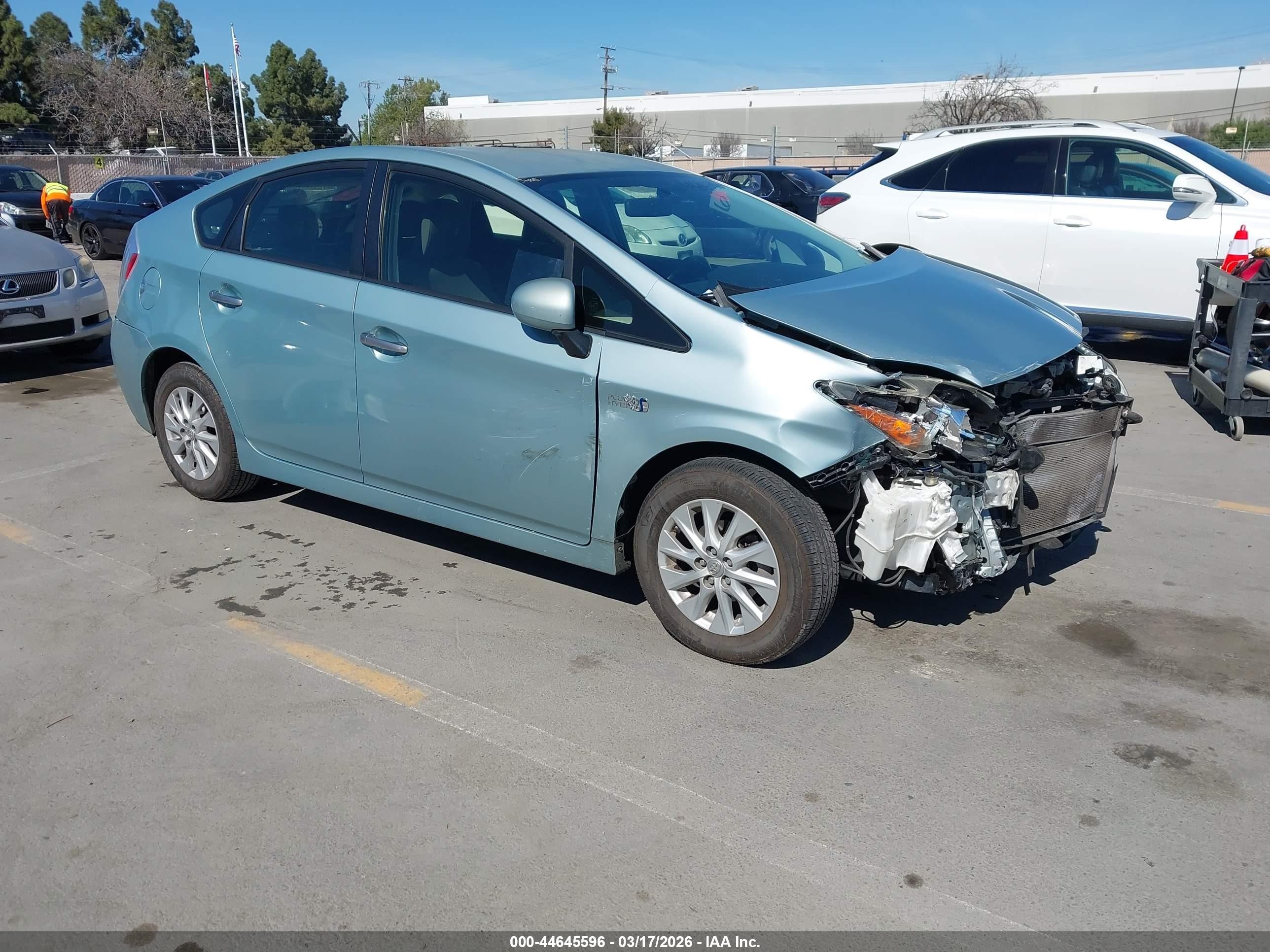 2013 Toyota Prius, VIN JTDKN3DP8D3035375 — Front end
