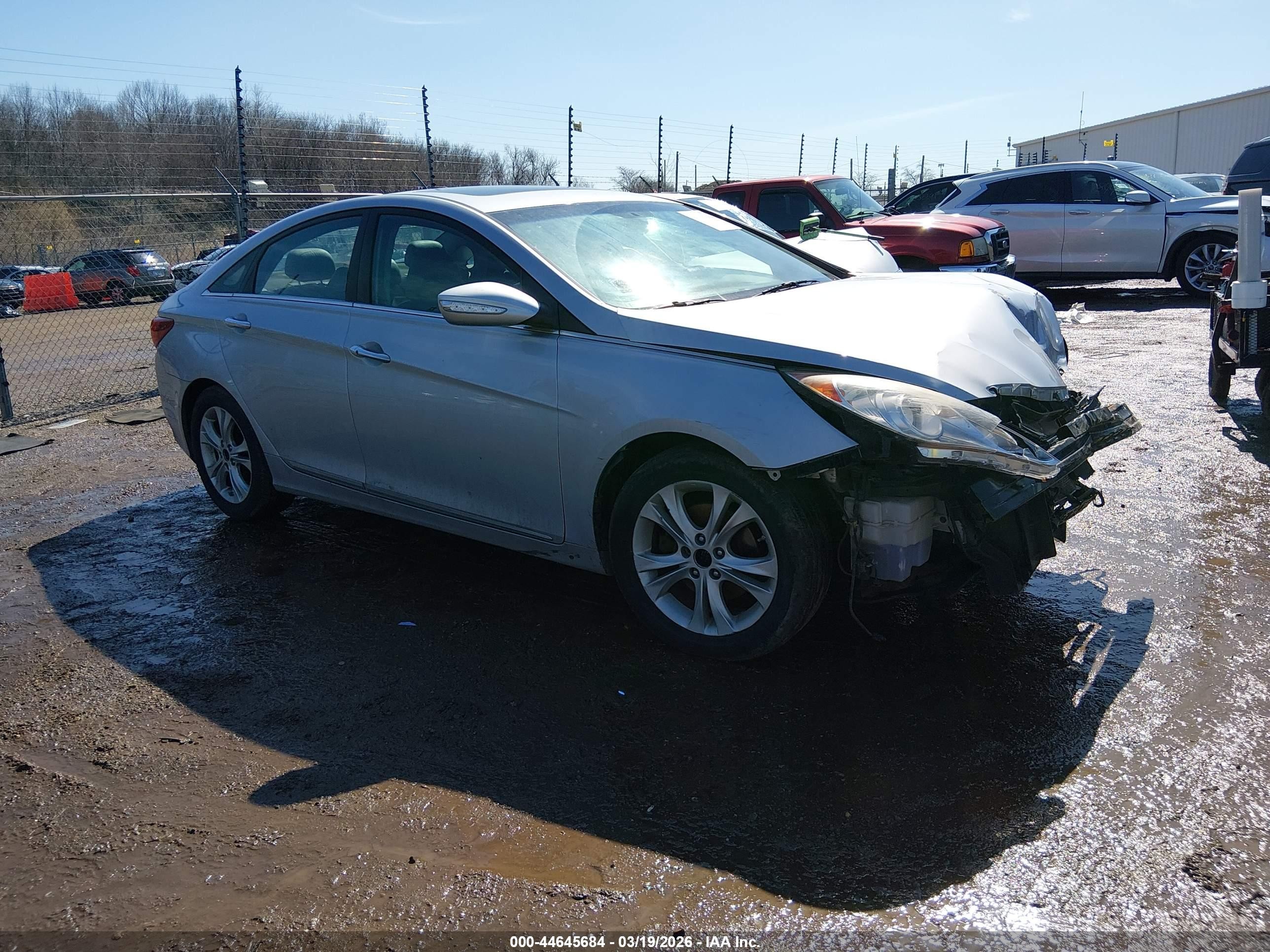 2011 Hyundai Sonata SE, VIN 5NPEC4AC6BH076678 — Front end