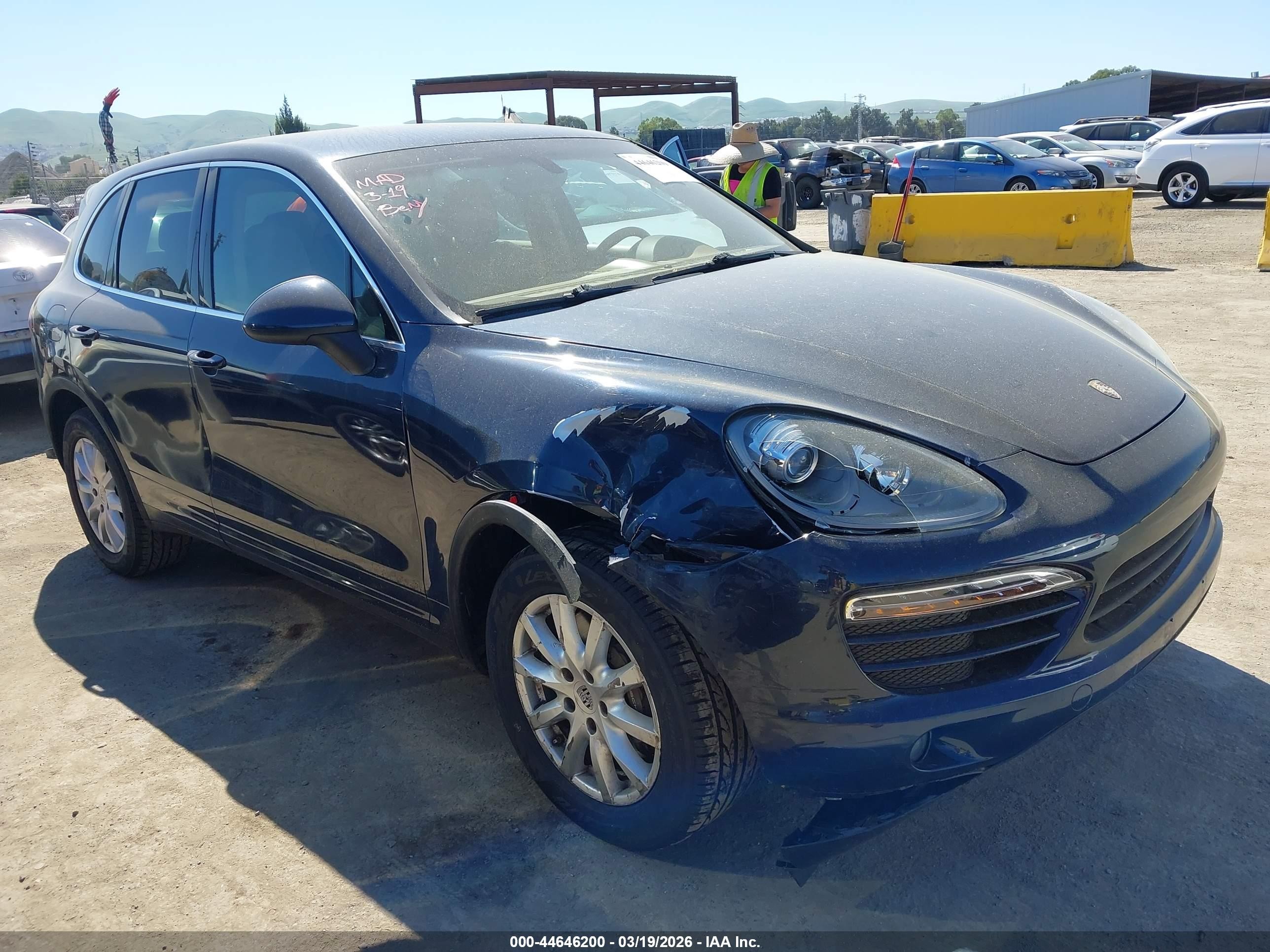 2012 Porsche Cayenne, VIN WP1AA2A2XCLA11537 — Front end