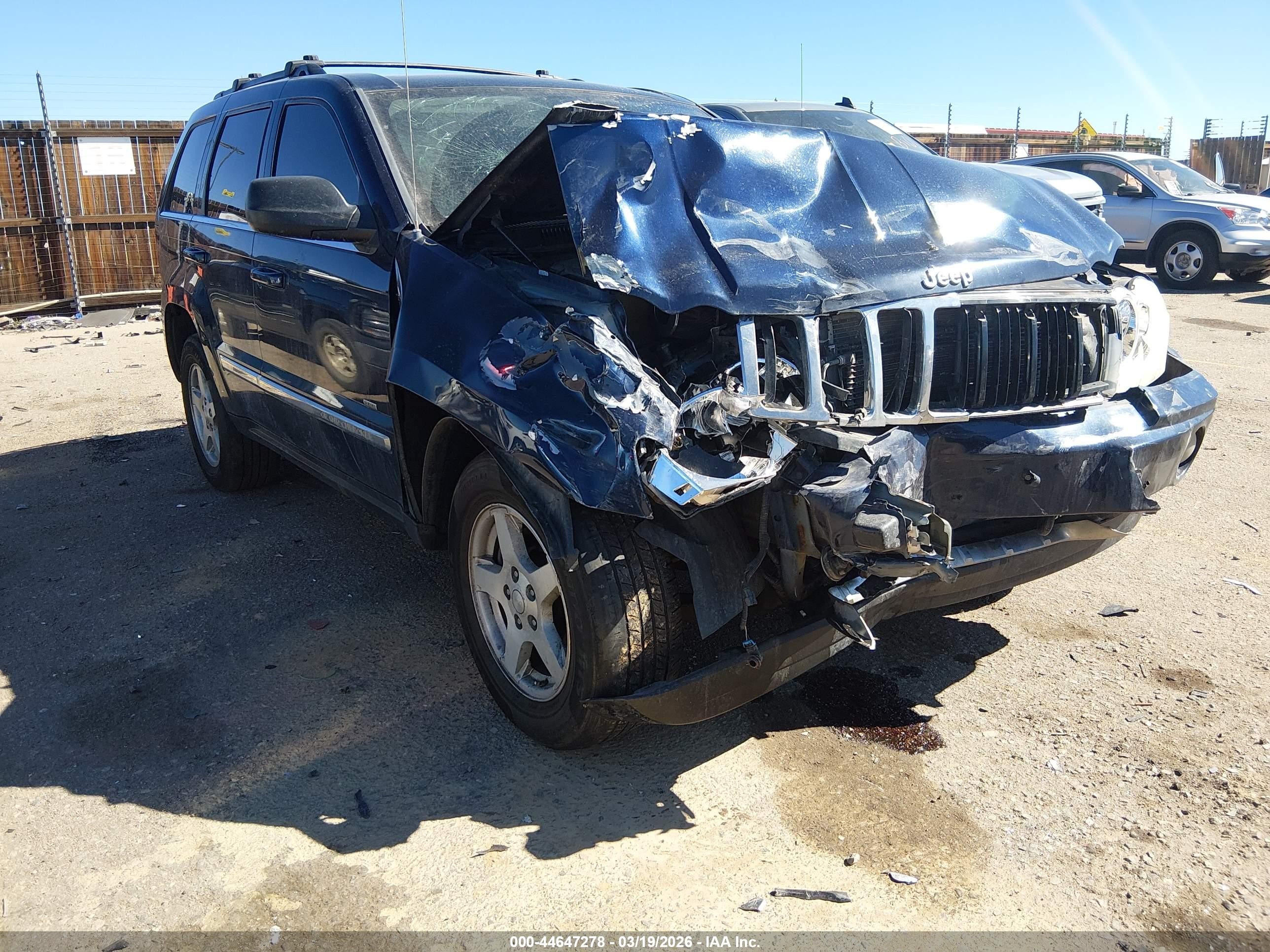 2005 Jeep Grand Cherokee Limited, VIN 1J8HR58225C609651 — Front end