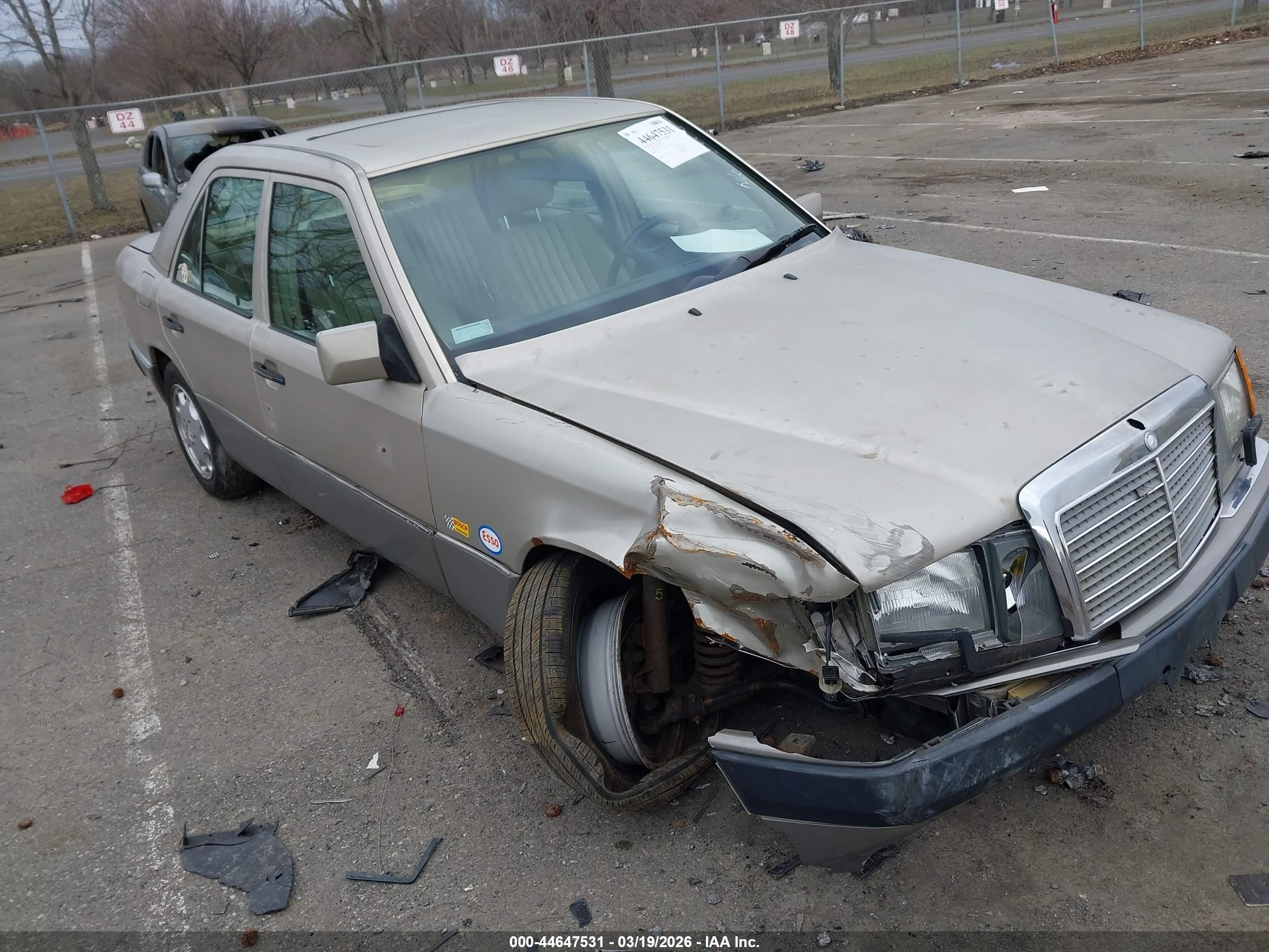 1993 Mercedes-Benz 300, VIN WDBEA28E9PB924349 — Front end